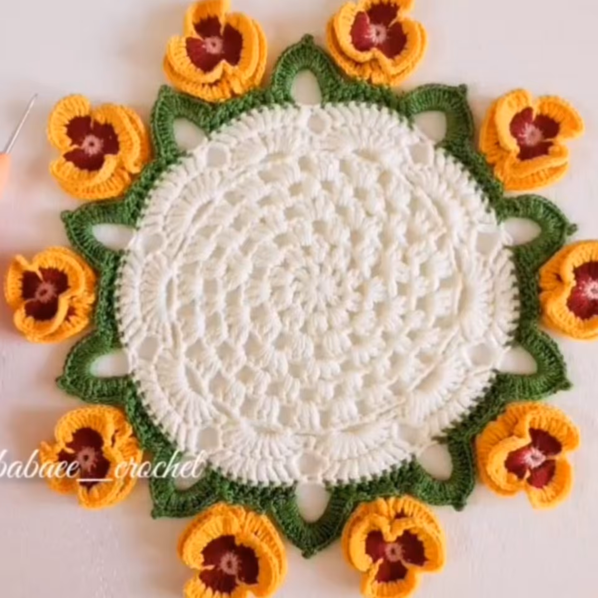 زیربشقابی بافتنی گل بنفشه