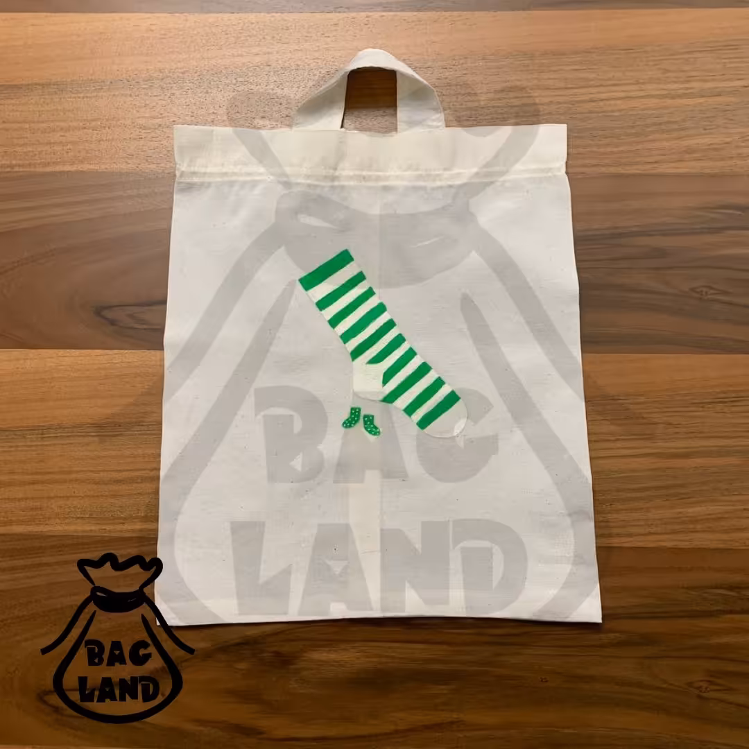 کیسه جوراب سایز 34 در 30 رنگ سفید با طراحی رنگ اکریلیک  