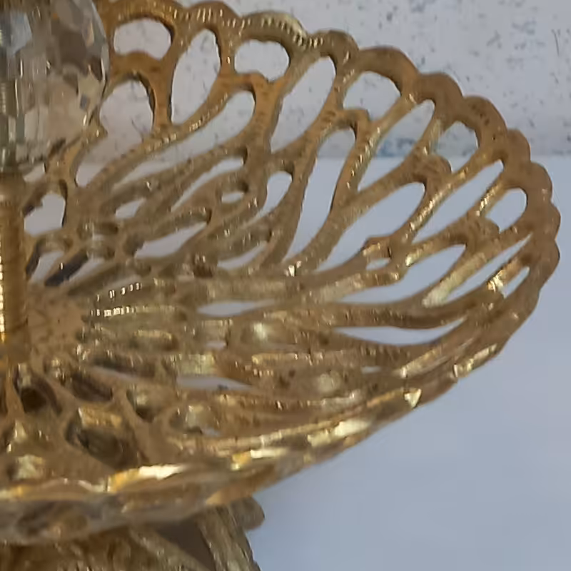 شکلات خوری سه طبقه برنزی به وزن 2 کیلو 400 گرم به ارتفاع 40 و عرض 25 سانت