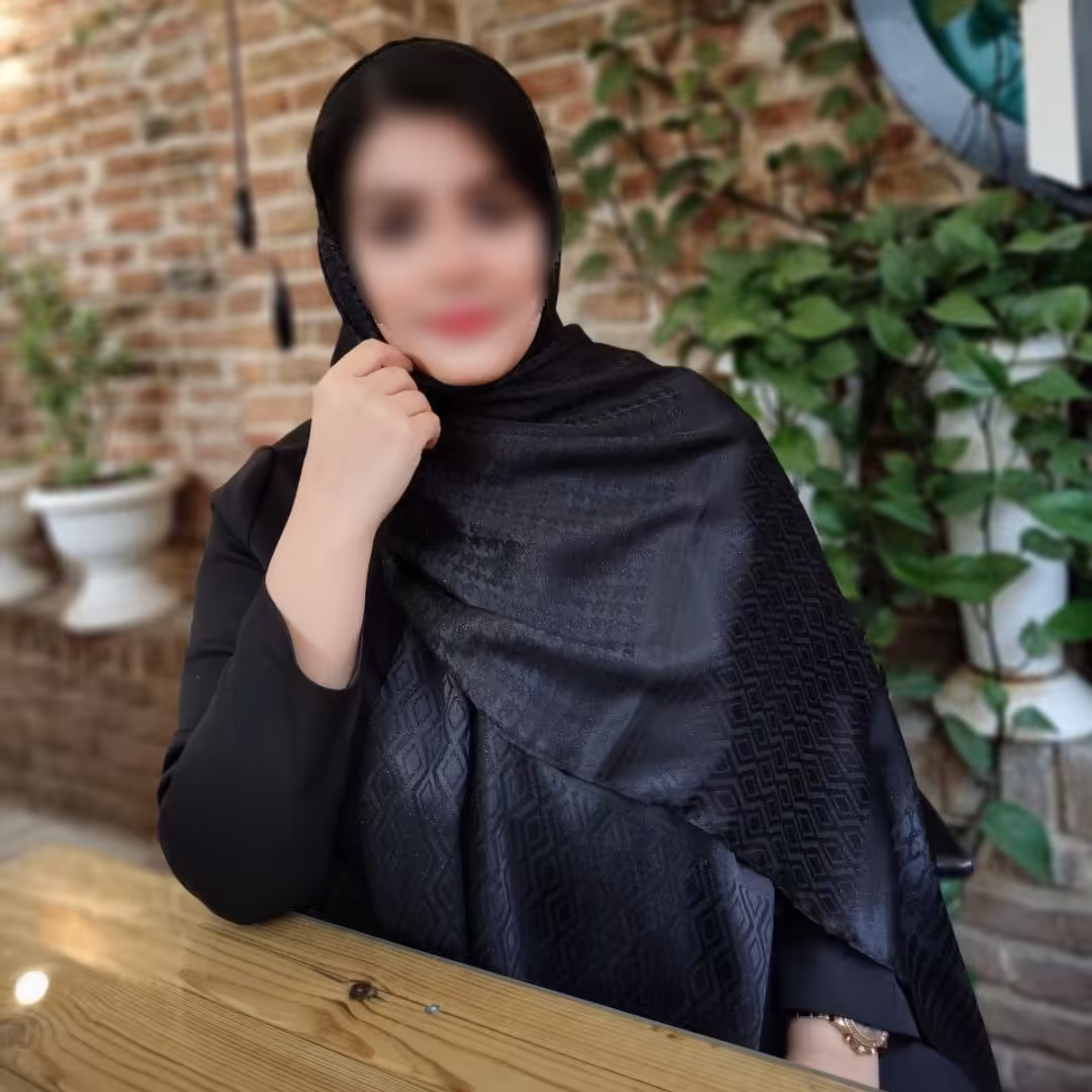 شال نخ ابریشم ژاکارد دورو  لمه دار وارداتی رنگ مشکی طرح پیچازی پوست ماری