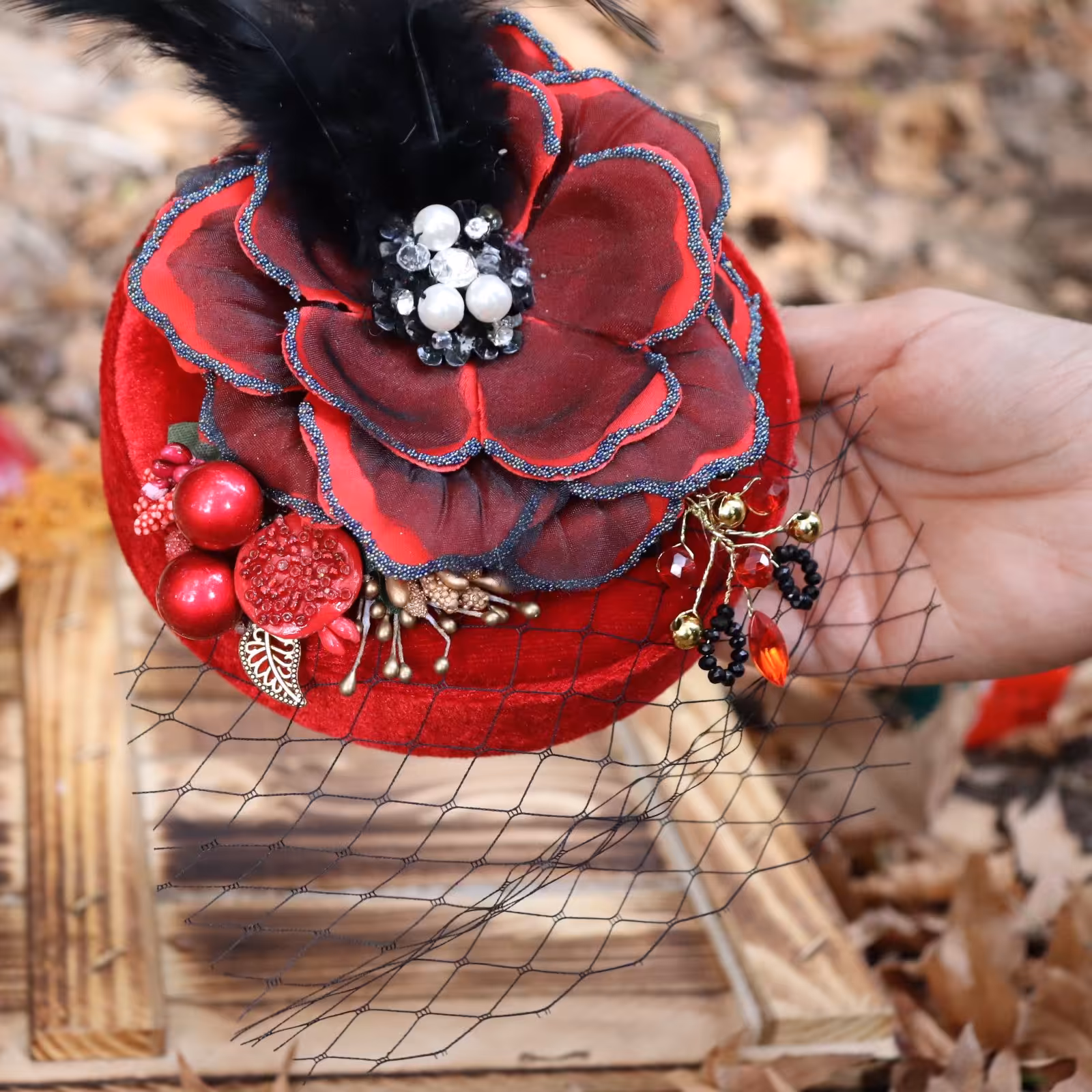 کاپکلاه مخمل یلدایی با گل دستساز