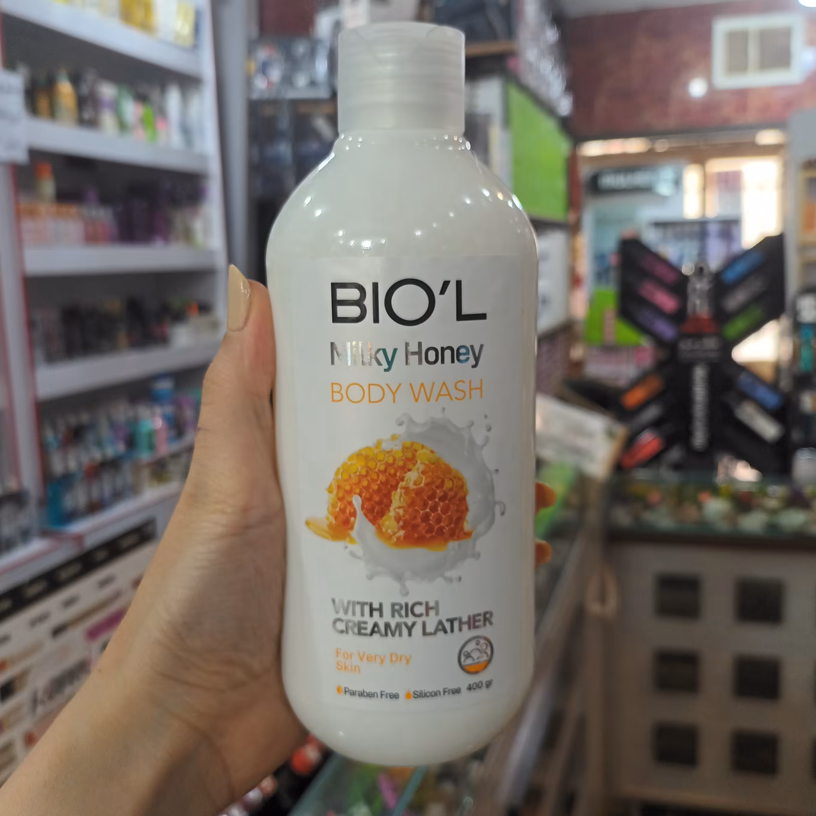 شامپو بدن بیول BIOL کرمی مناسب پوست خیلی خشک عصاره شیر و عسل