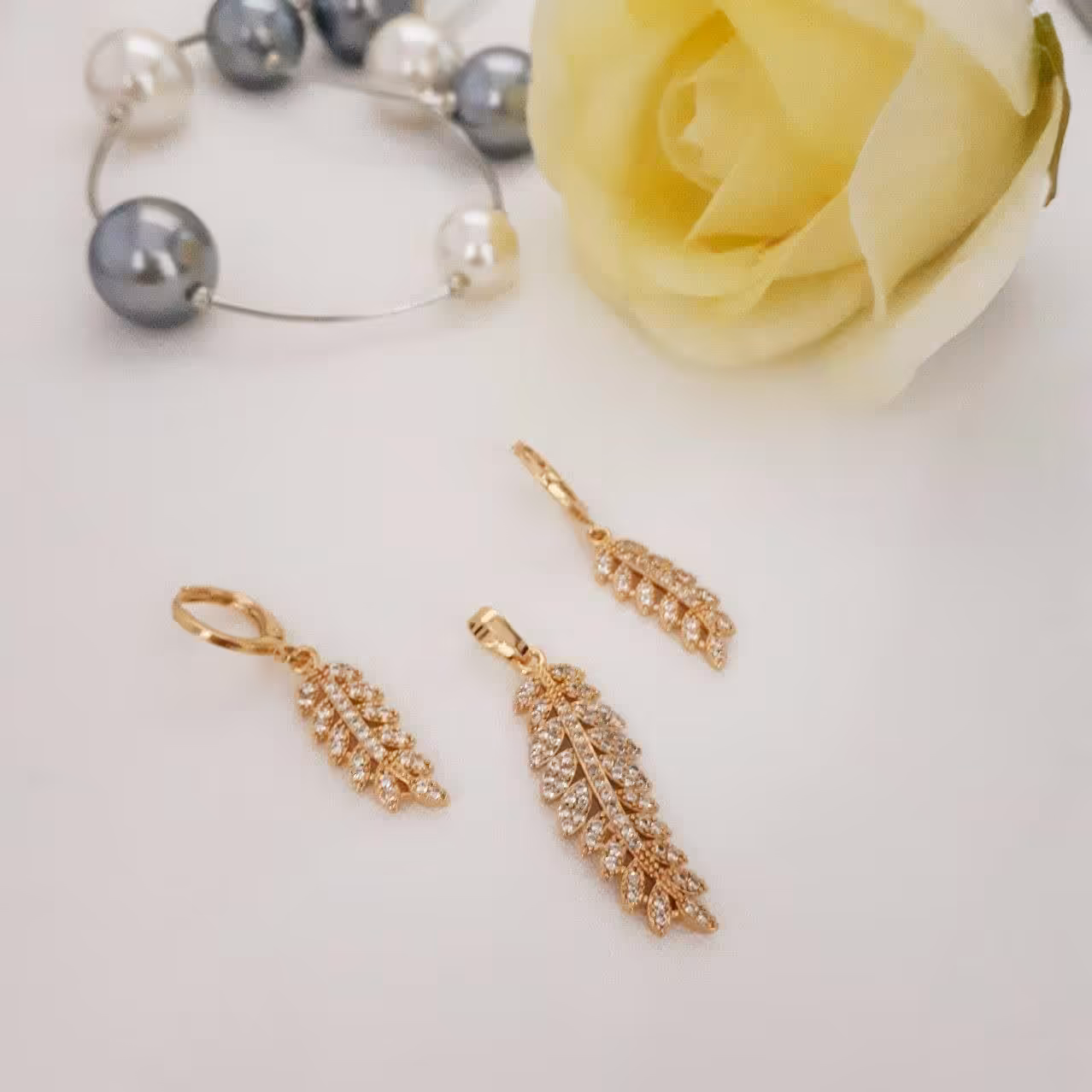 نیمست کد8382 برگ طرح جواهر. نگین اتمی. آبکاری طلا. ضدحساسیت. رنگ ثابت