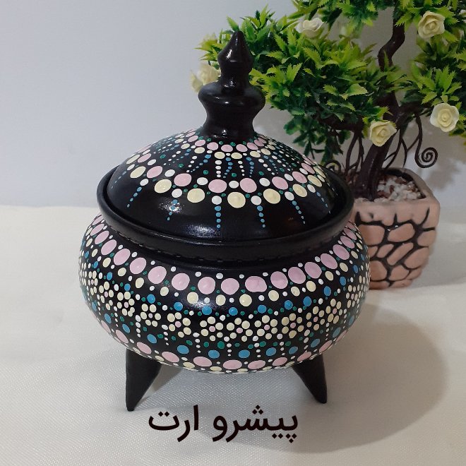 شکلاتخوری سه پایه نقطه کوبی شده