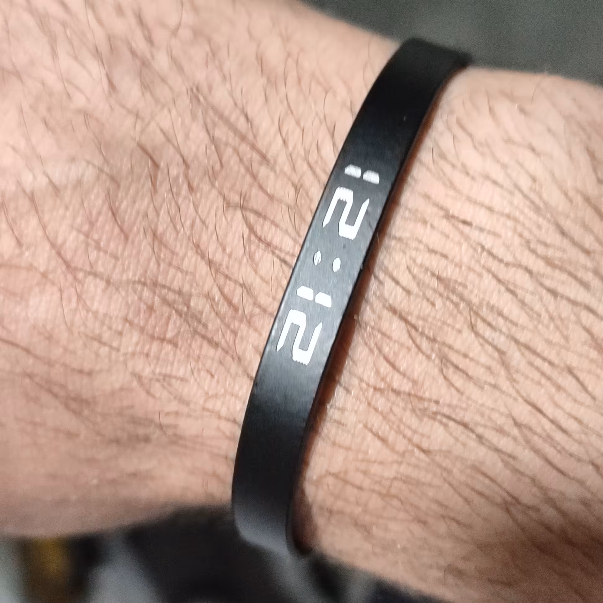 دست بند فلزی 