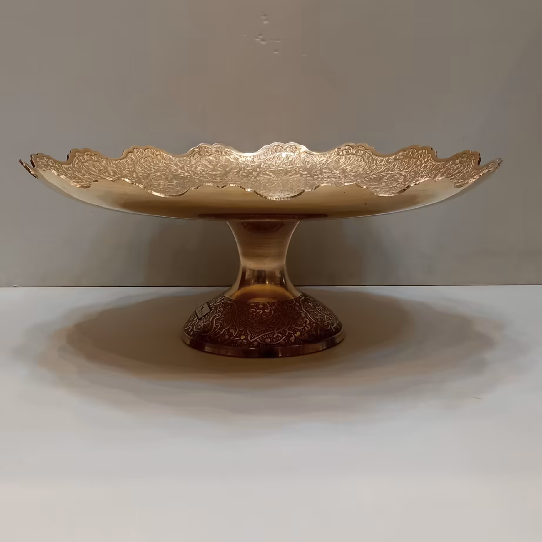 شیرینی خوری برنجی پایه دار هندی داخل کار شده بسیار زیبا و شکیل2