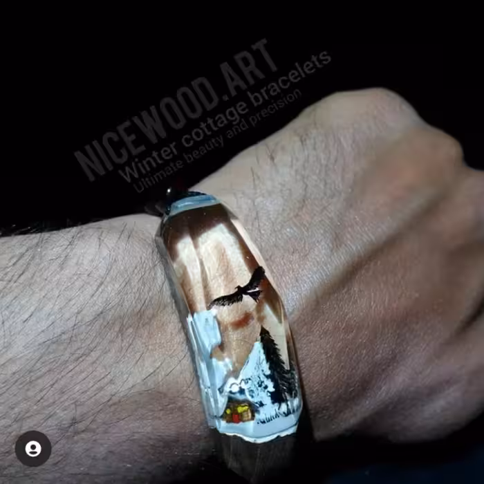 دستبند فوق العاده زیبا کلبه زمستانی با طراحی چشم نواز