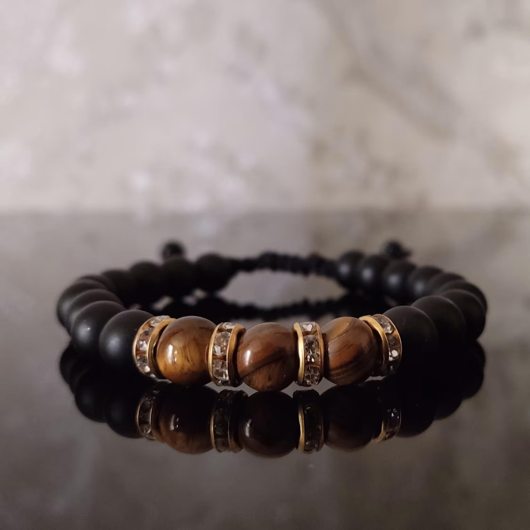 دستبند سنگ اونیکس مشکی مات و چشم ببر طبیعی قابل تغییر سایز مردانه و زنانه 