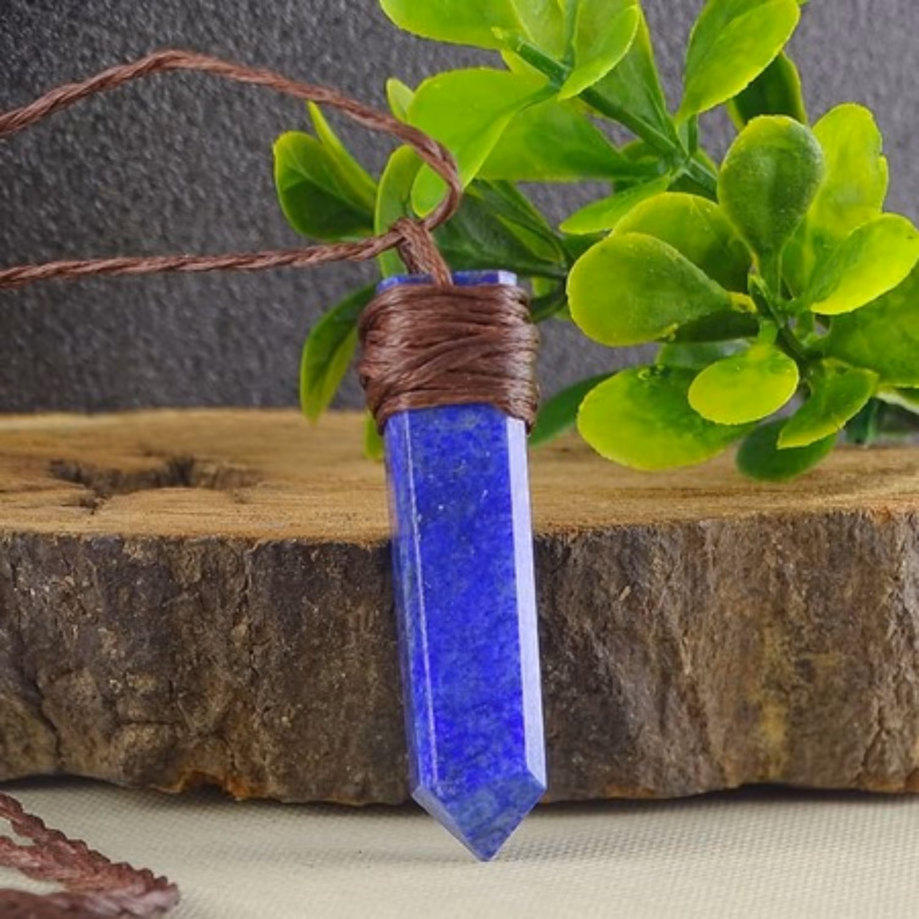 گردنبند منشور سنگ لاجورد همراه با بند بلند قابل تنظیم گیس بافت