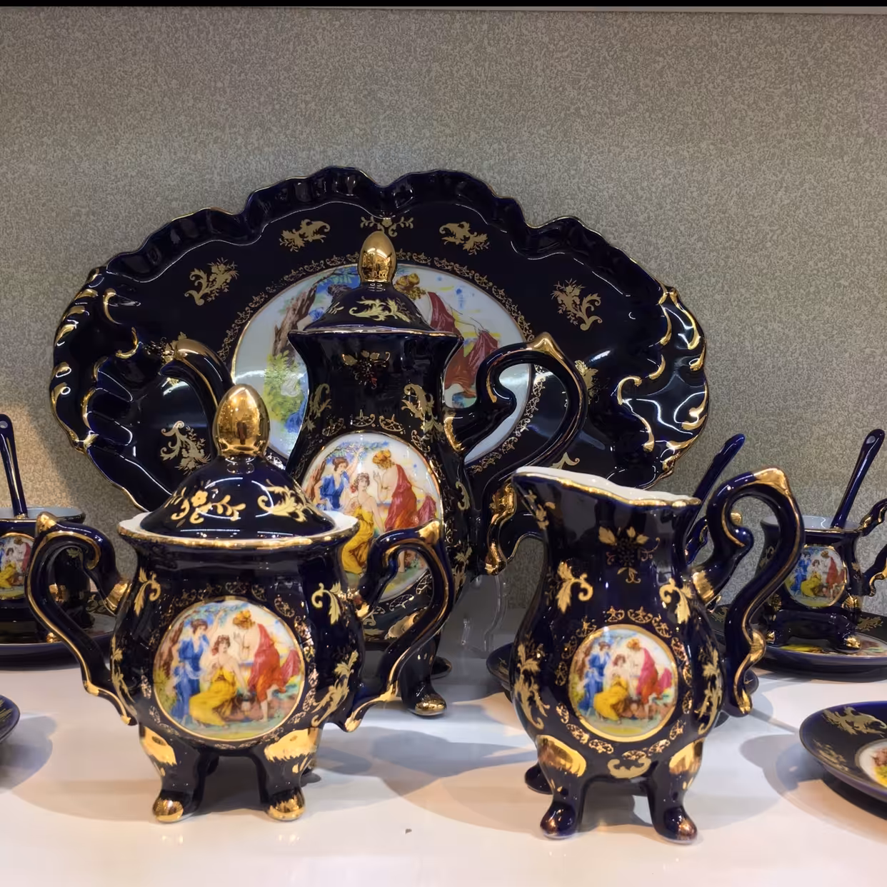 قهوه خوری سه دختر سورمه ای طرح پافیلی(مارک چک)پسکرایه