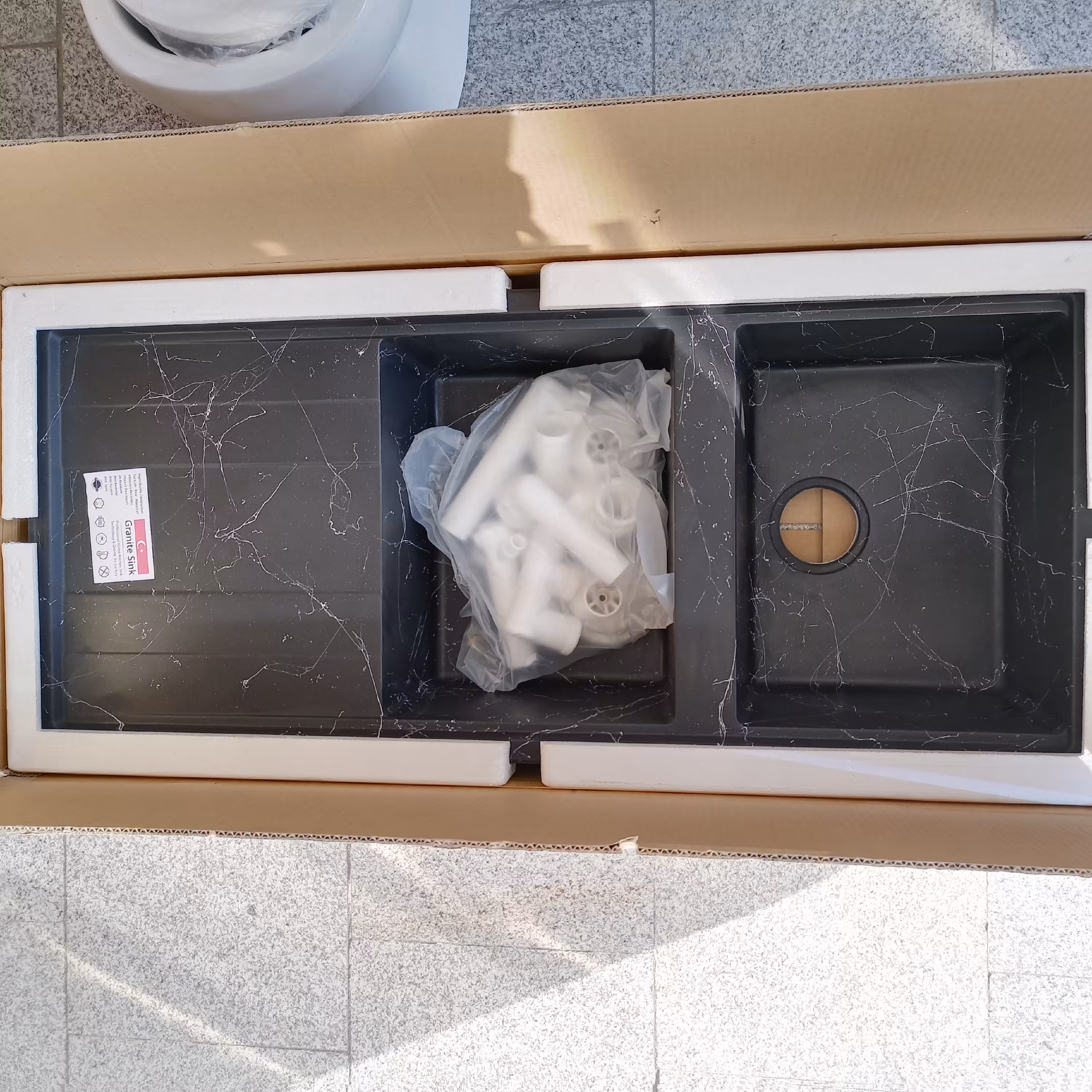 سینک گرانیتی مشکی رگه سفید مواد ترک 115در50 توکار(ارسال با باربری) 