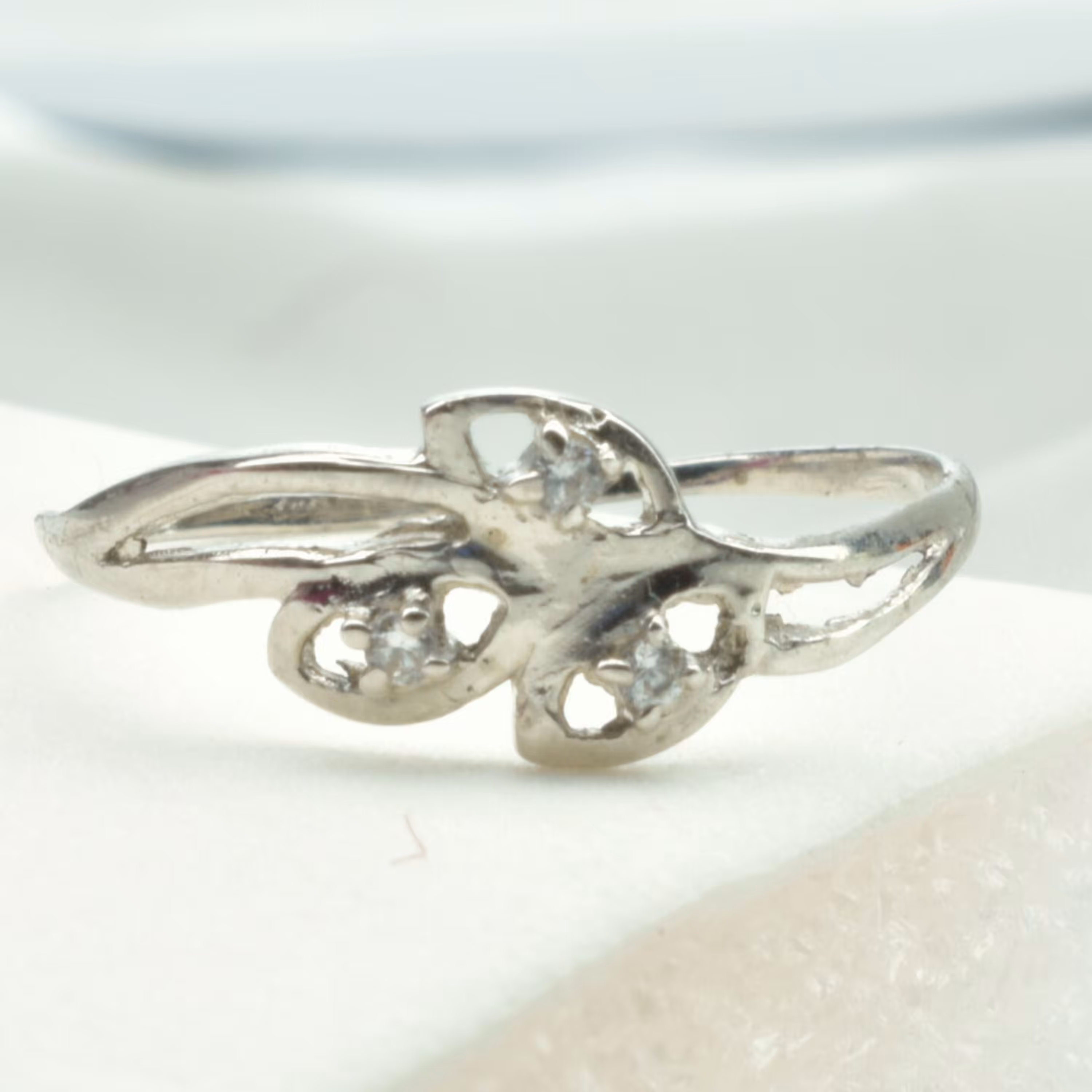 انگشتر نقره زنانه ظریف عیار 925  دخترانه آبکاری  طلا  سفید آقابزرگ