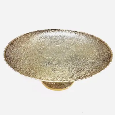 شیرینی خوری برنجی قطر 28 سانت شیرینی خوری برنزی مدل لبه گرد پر کار با طرح طاووس مناسب استفاده وقابل شستشو بدون تغییر رنگ