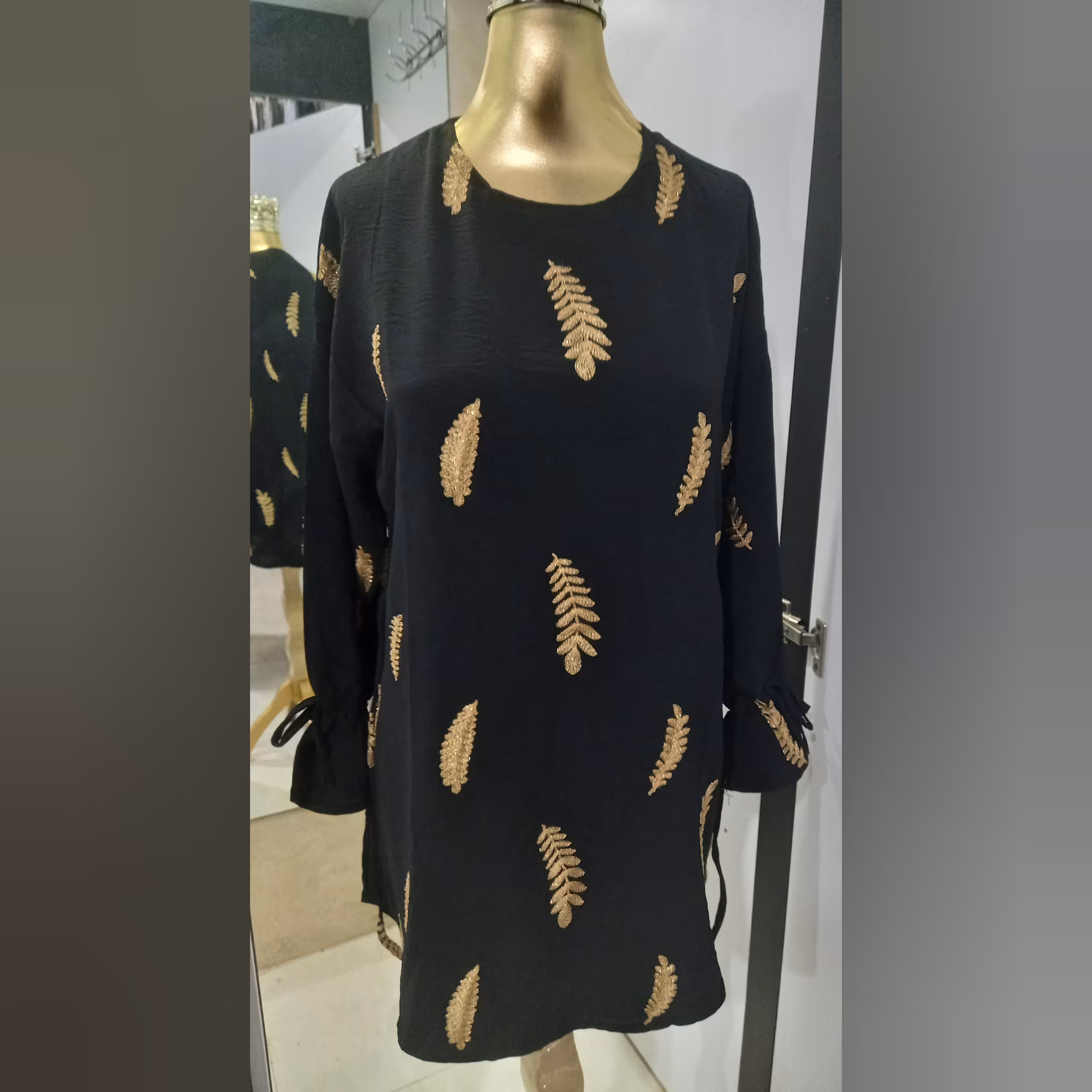 تونیک و شومیز خامه دوزی طلایی طرح برگ فری سایز از سایز 40 تا 50