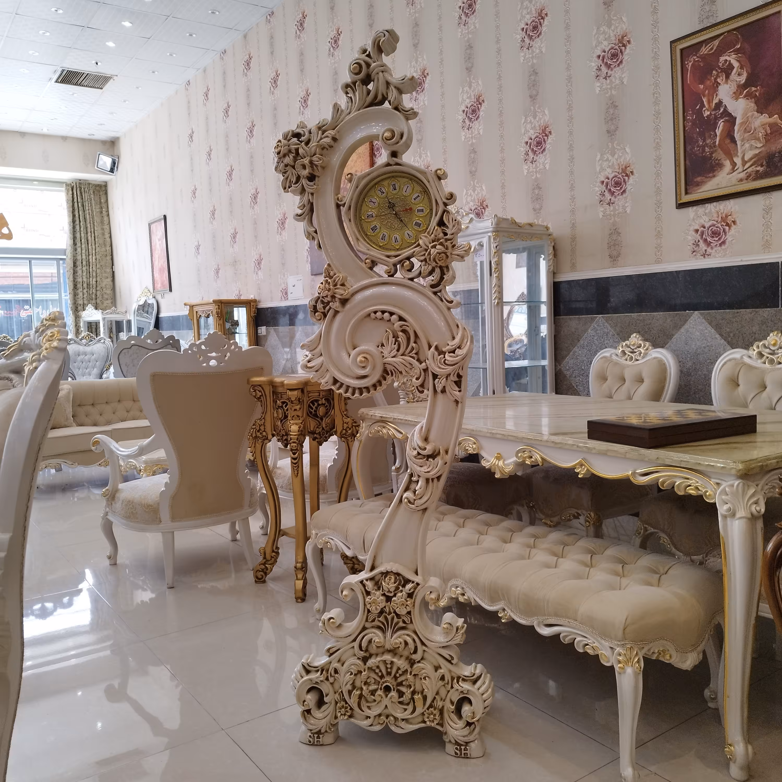 ساعت منبتی ایستاده تمام چوب طرح S صدفی سرگل طلا