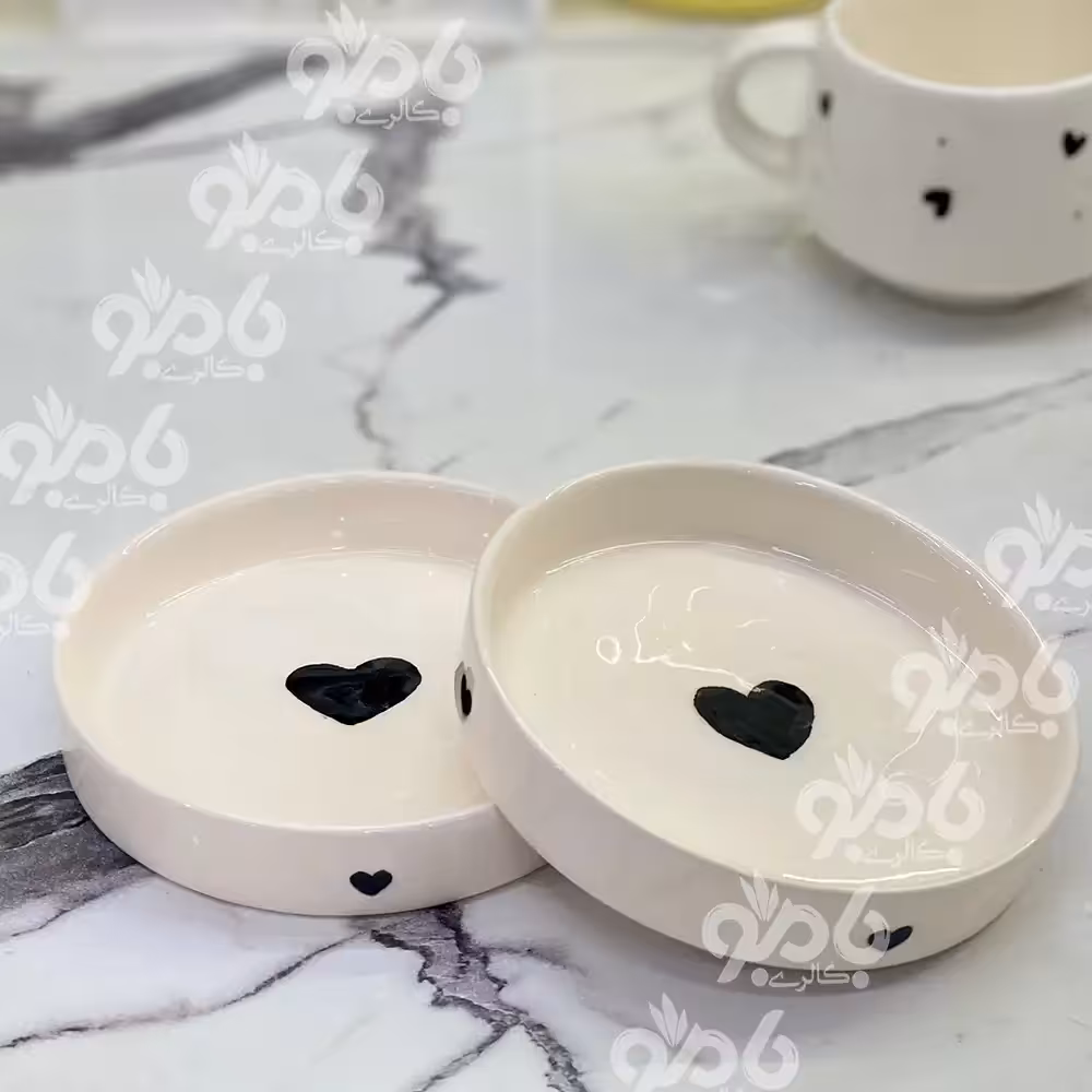 نعلبکی و زیرلیوانی لبه دار گرد قلب مشکی