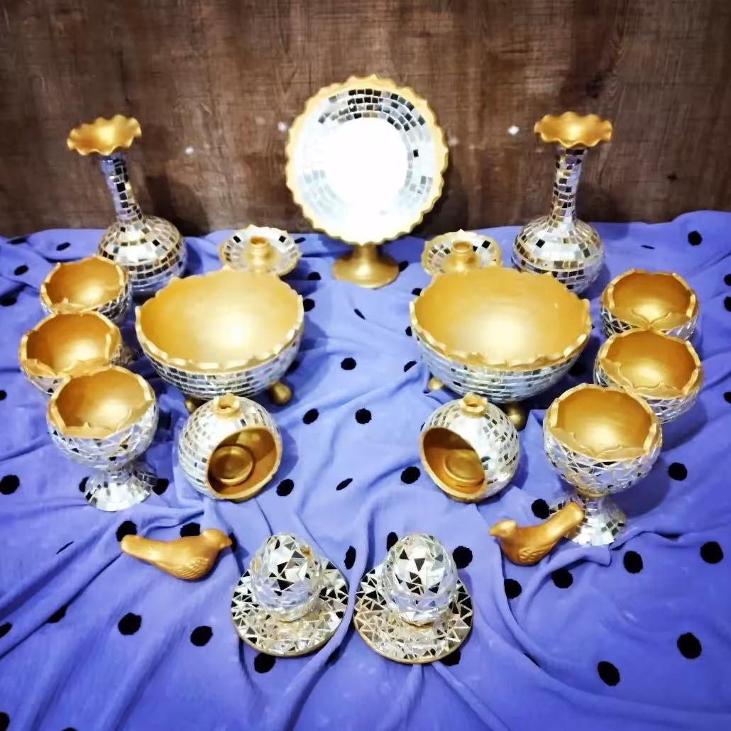 هفتسین کامل عید بسیار زیبا و چشم نواز از جنس سفال وآینه مرغوب