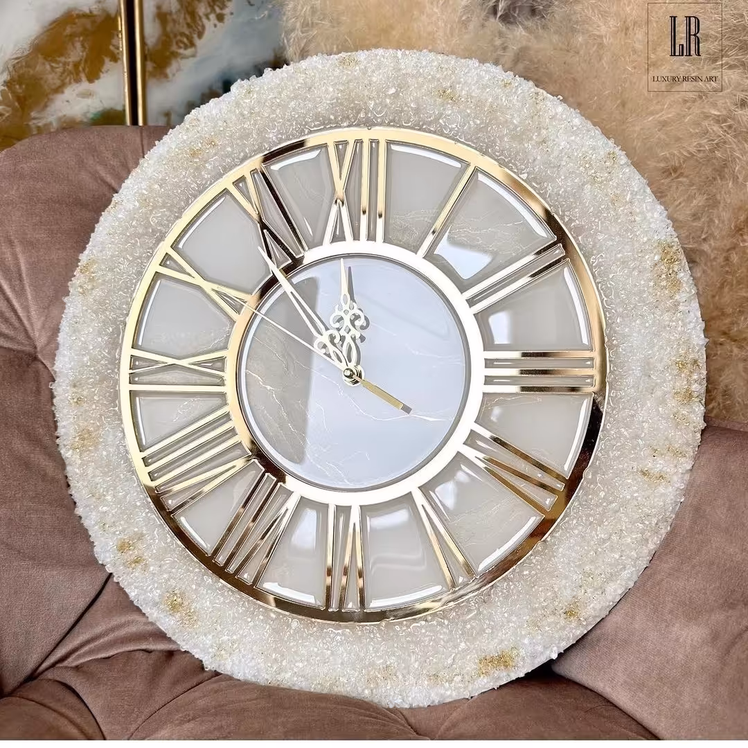 ساعت رزینی طرح مرمر سفید قطر 40 با رینگ اعداد پیوسته وکریستال