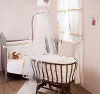 گهواره چوبی با ست لحاف کرم kidboo