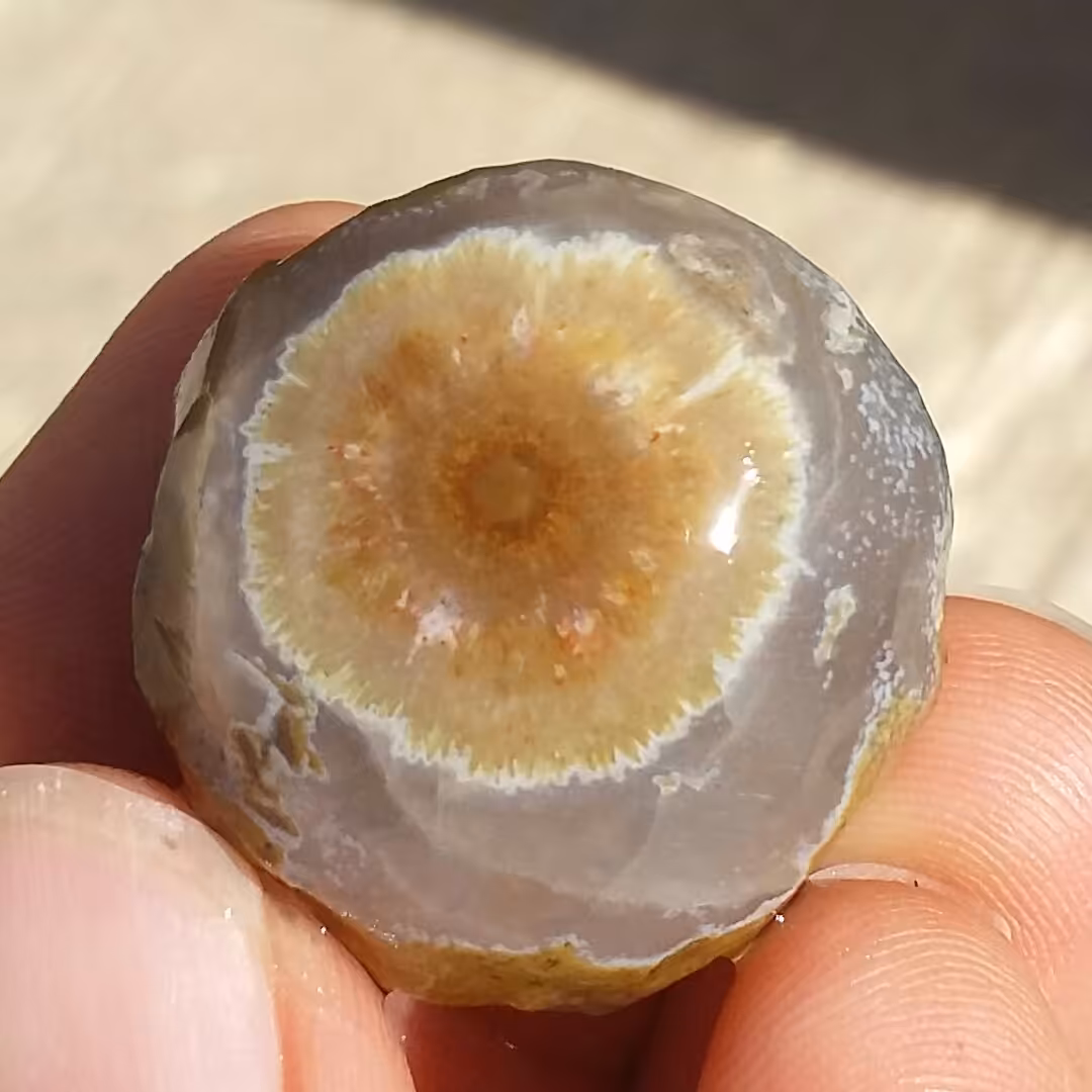 سنگ راف خام عقیق باباقوری چشم دار مژه ای موکول دار رحمانی بسیار قوی درشت برش نخورده 100 در100 طبیعی شاهکار خلقت کد 10924