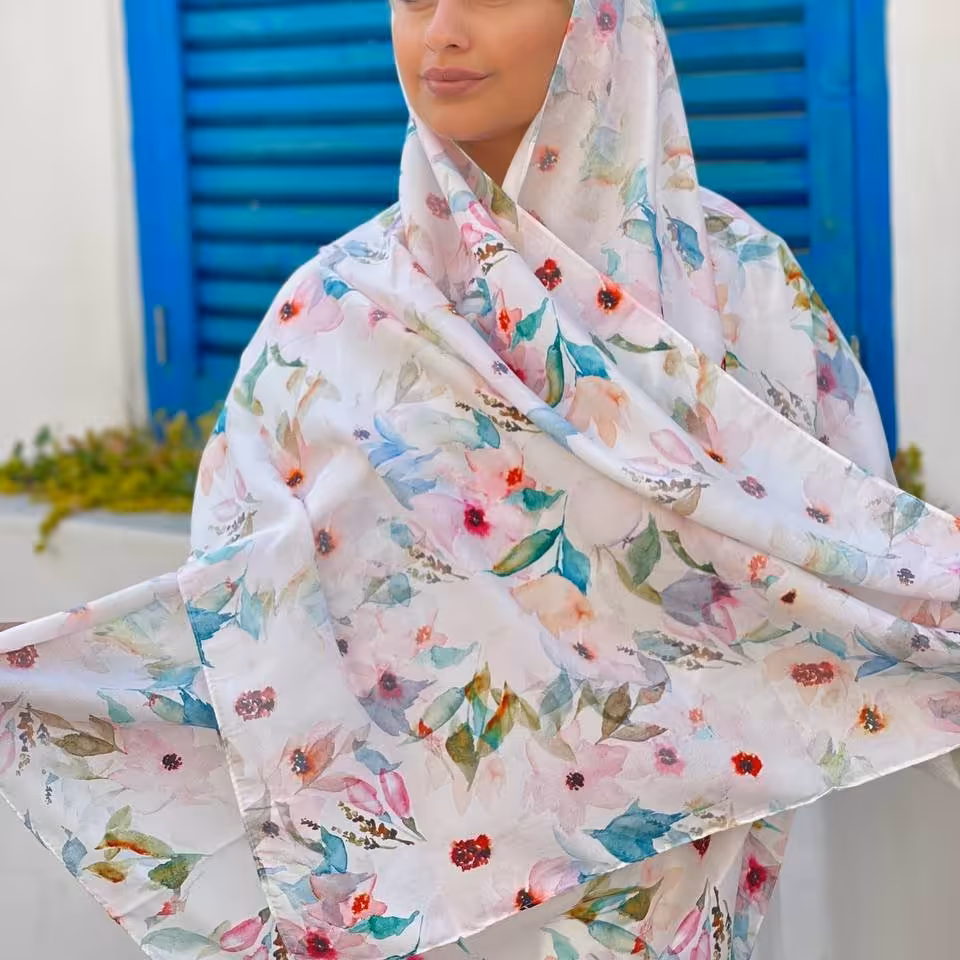 شال قواره دار زنانه رنگ روشن طرح گل و شکوفه زیبا با ارسال رایگان r445