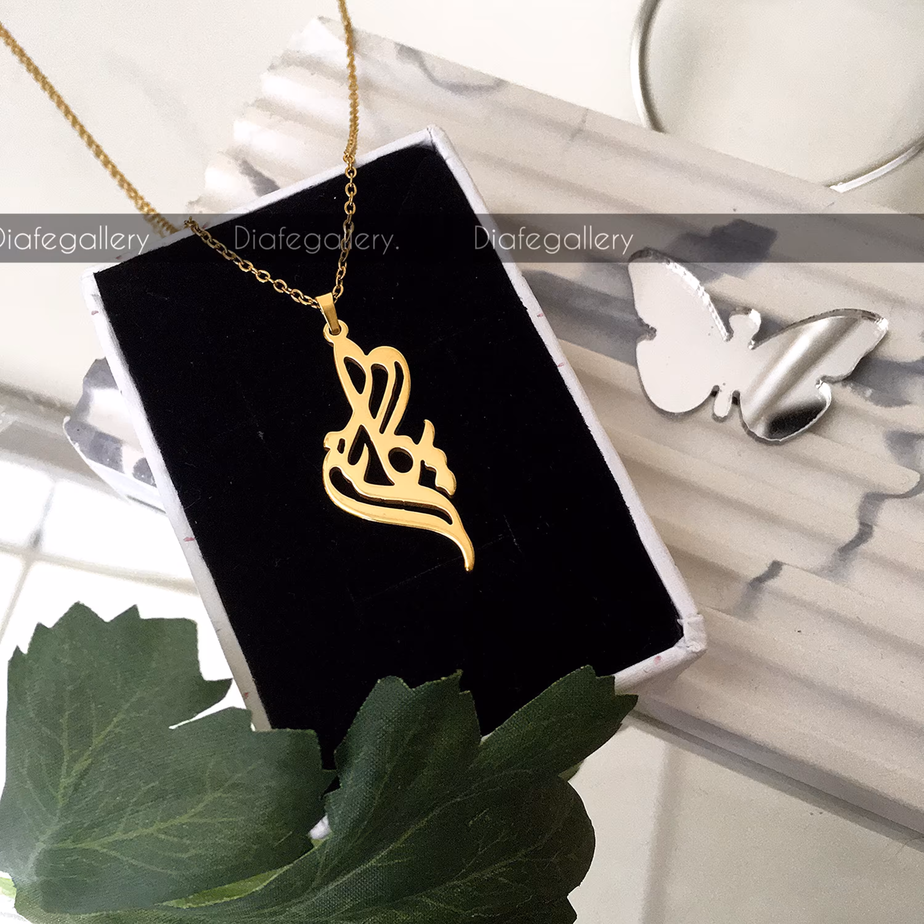 گردنبند اسم فارسی یگانه با پلاک اسم و زنجیر جنس استیل رنگ ثابت