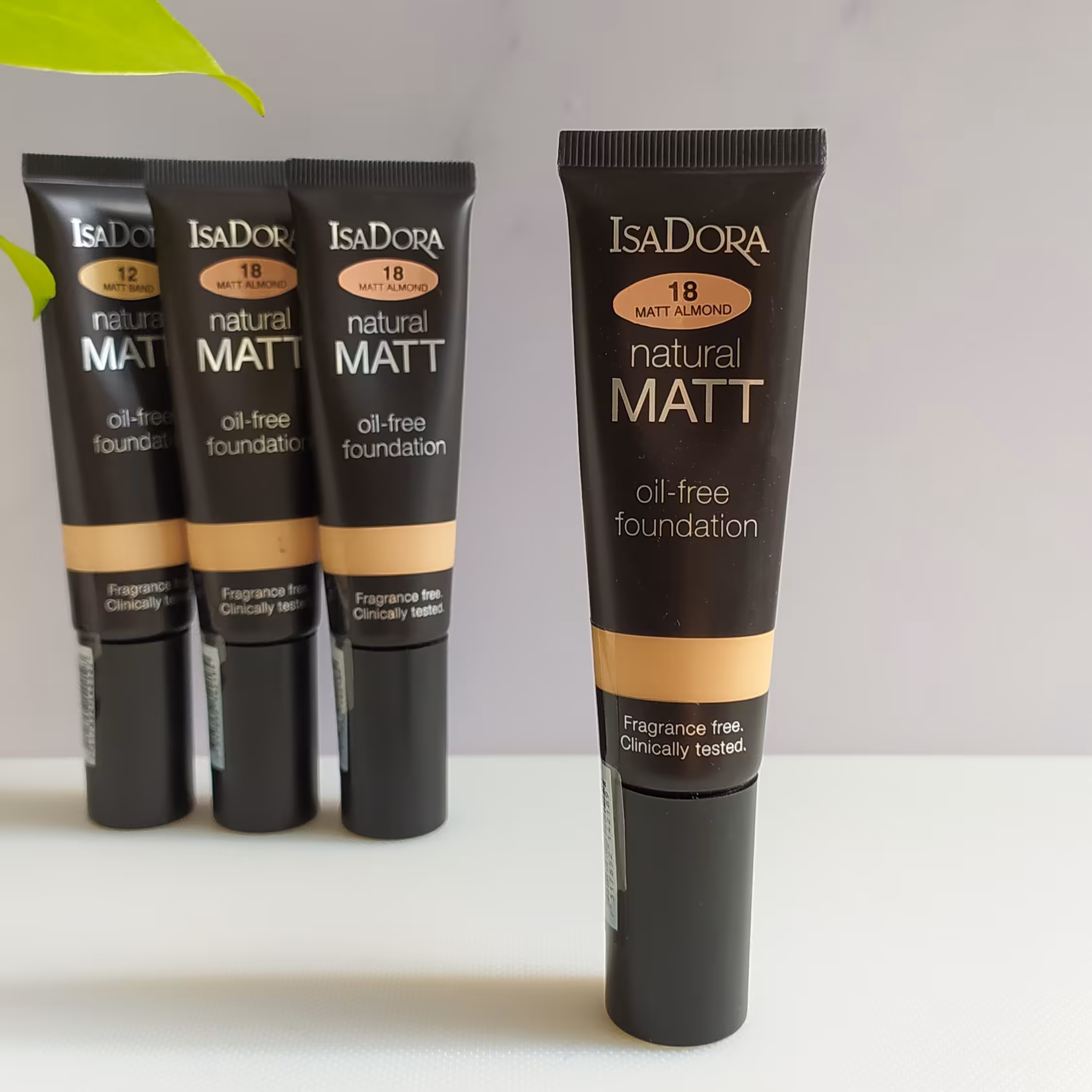 کرم پودر ایزادورا مدل Natural Matt oil free شماره 18

