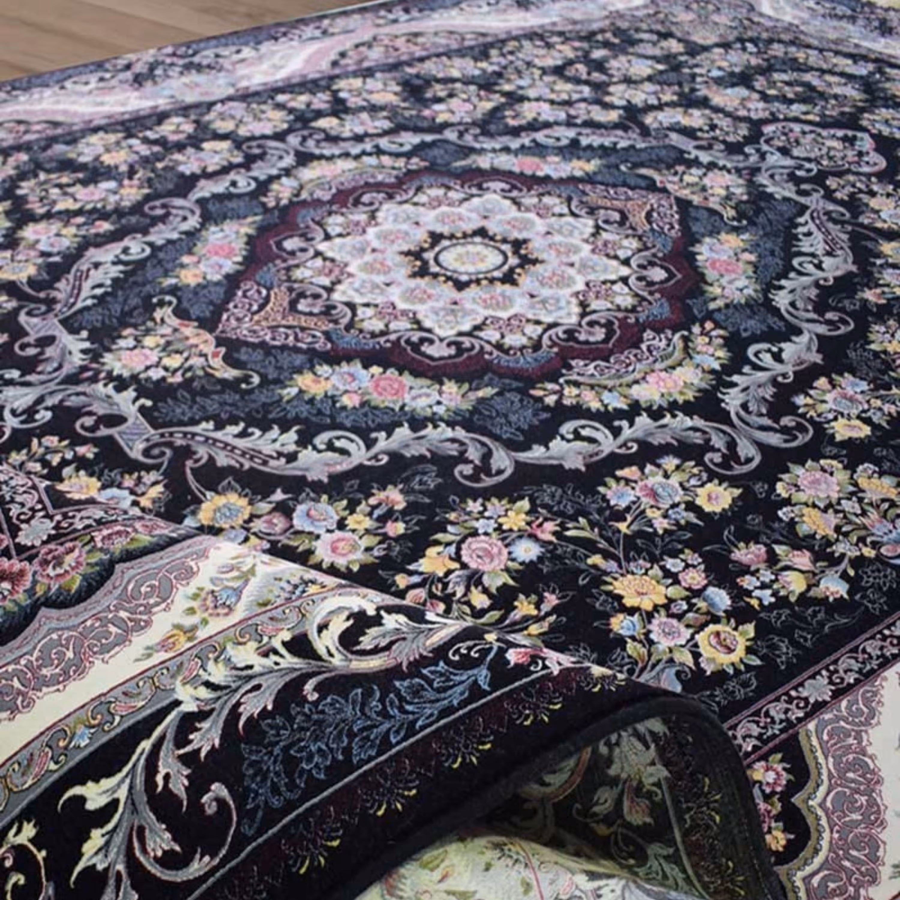 فرش پاتریس 1200شانه  طرح مهتاب سرمه ای کناره یک دریک ونیم متری