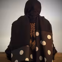 شال مشکی خالدار