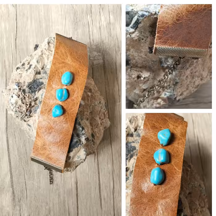 دستبند چرم اصل  دستساز با سنگ فیروزه هندی دوخته شده با نخ ابریشم با گیره و  زنجیر برنزی و قفل طوطی سایز قابل تنظیم 