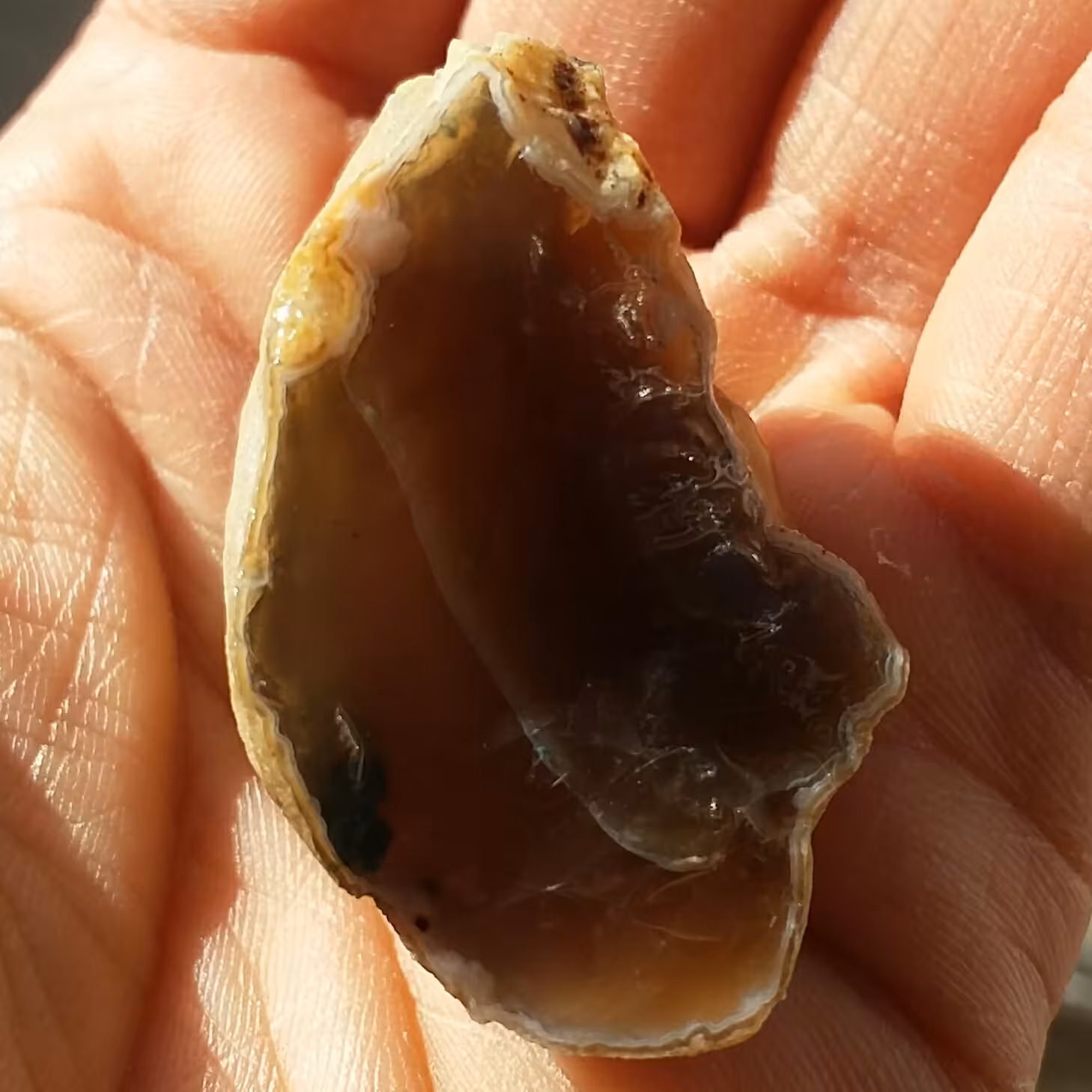 سنگ راف عقیق خرمایی پر رنگ محشر 
100درصد طبیعی شاهکار خلقت خااااص

