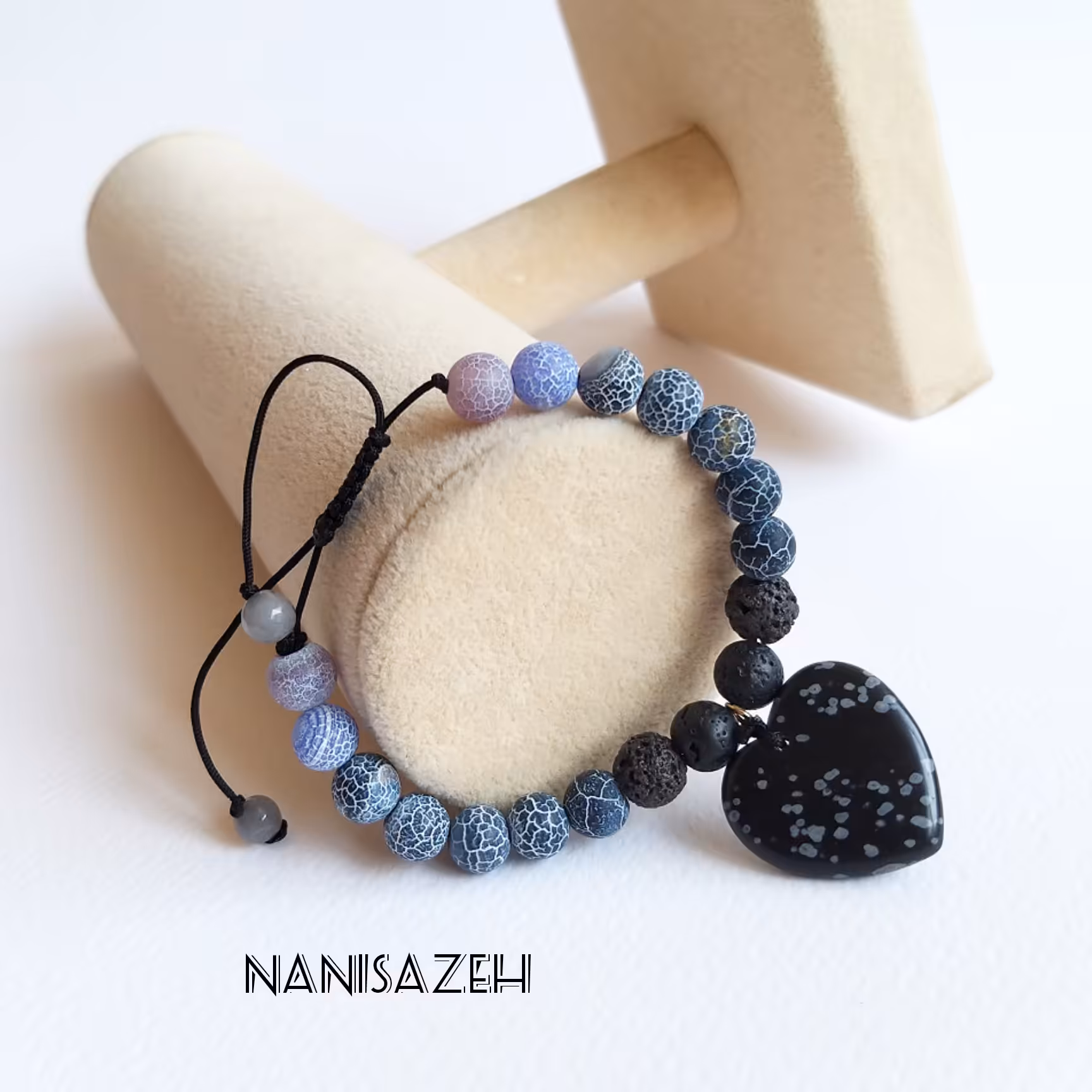 دستبند سنگ لاوا، عقیق تبتی با آویز قلب آبسیدین