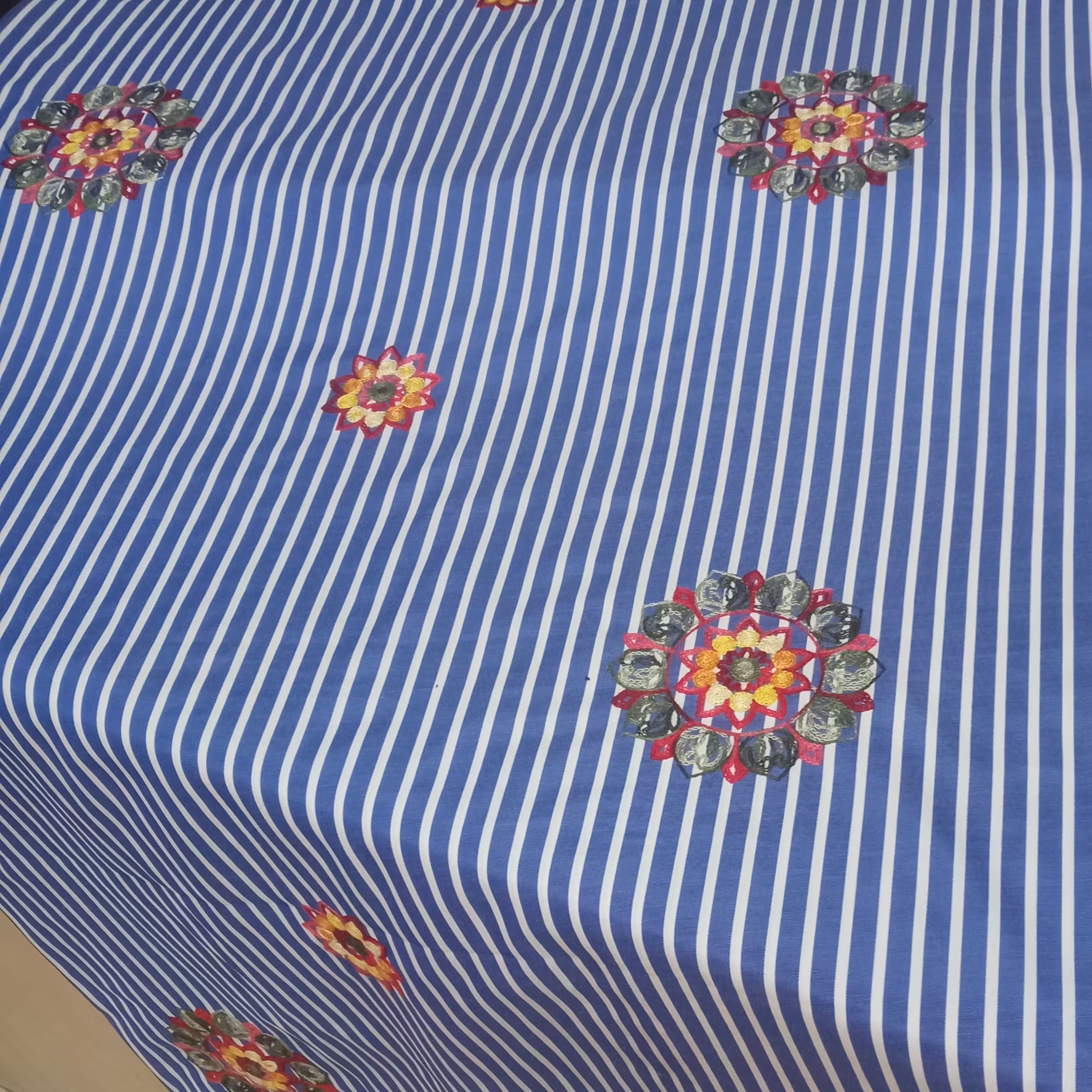 پارچه تونیکی گلدوزی