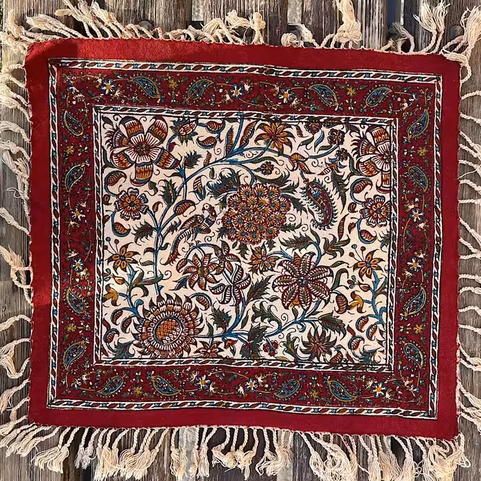 رومیزی قلم کاری نقلی طرح گل و مرغ