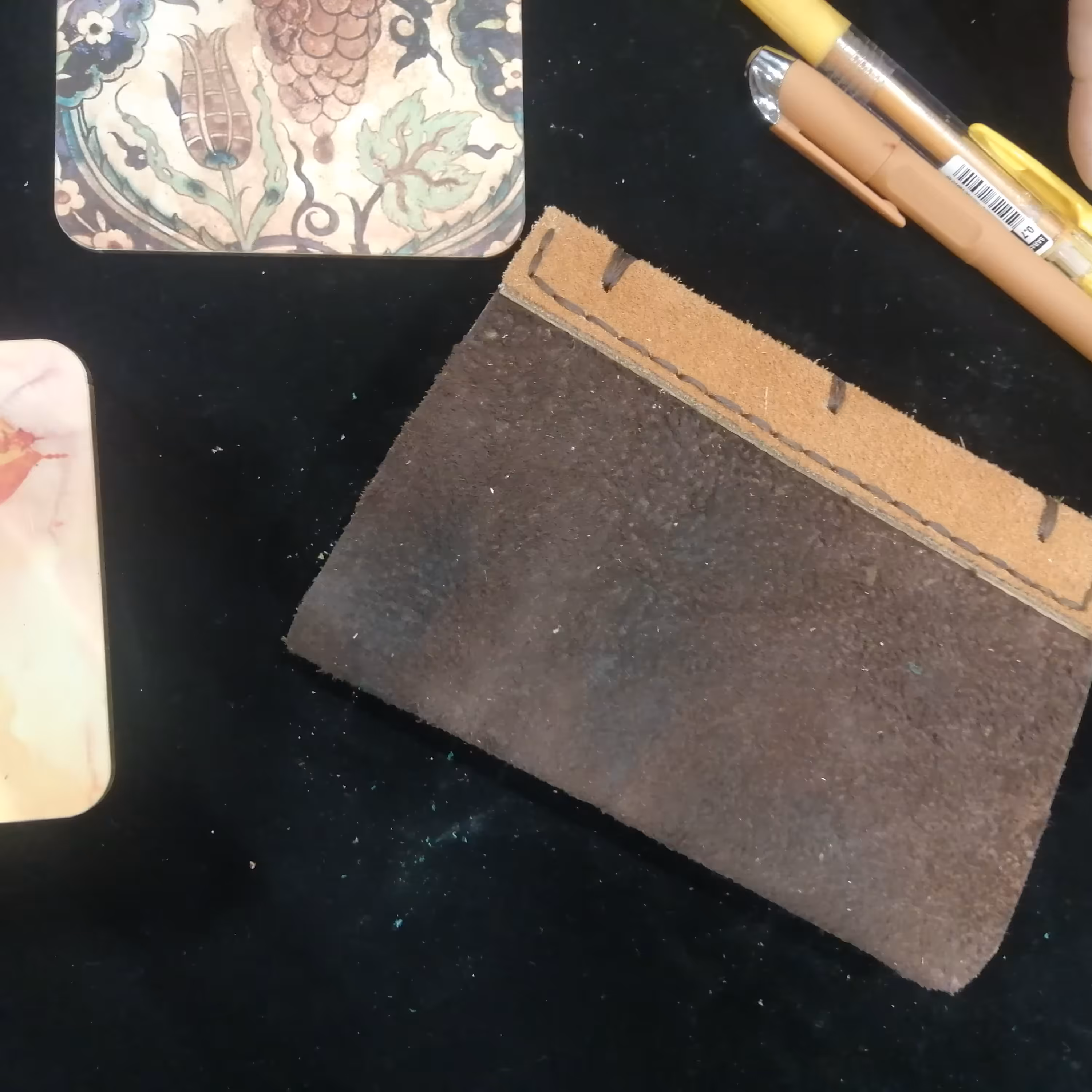 دفترچه جلد چرم طبیعی اشبالت قهوه ای و چرم شتری 