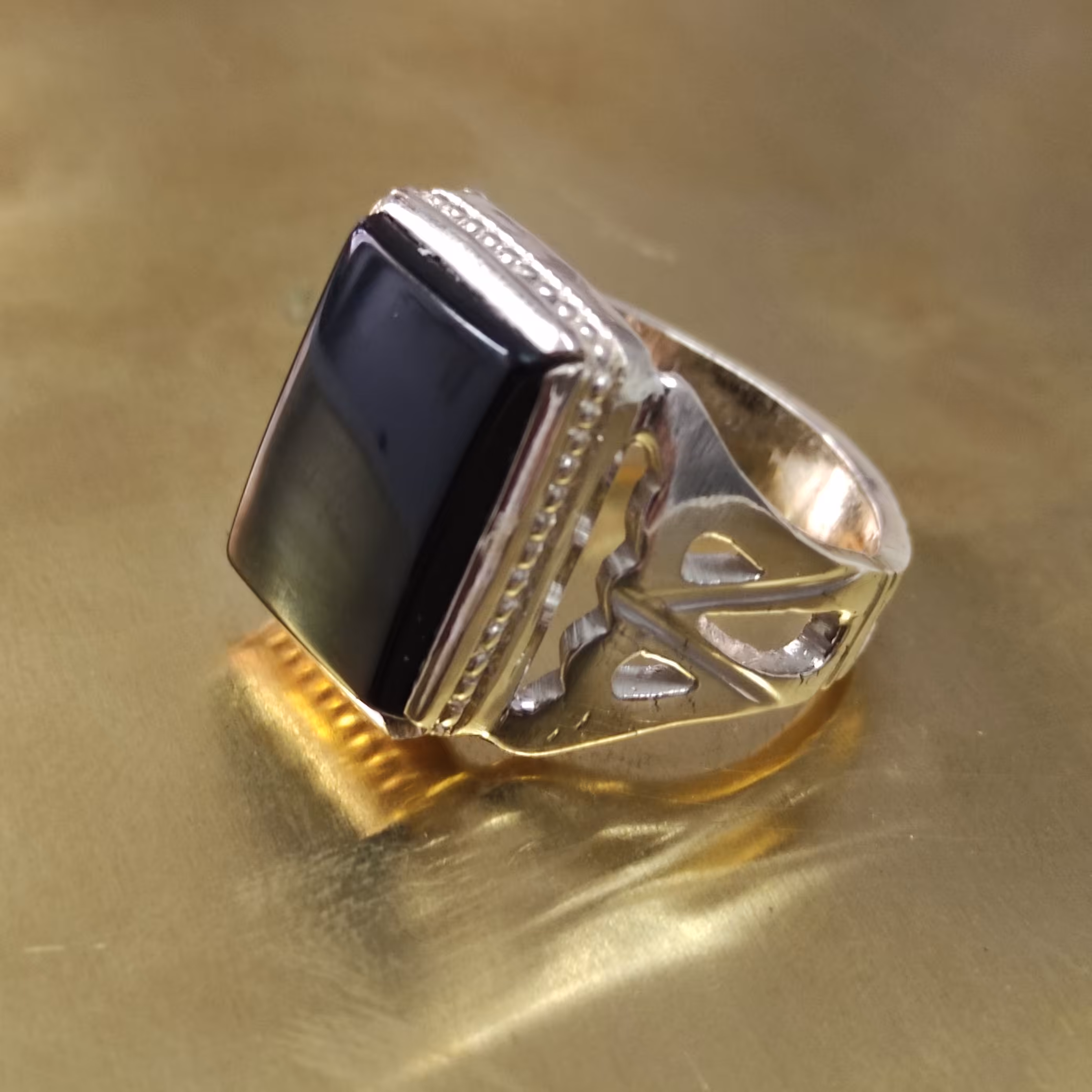 انگشتر نقره مردانه با سنگ عقیق مشکی