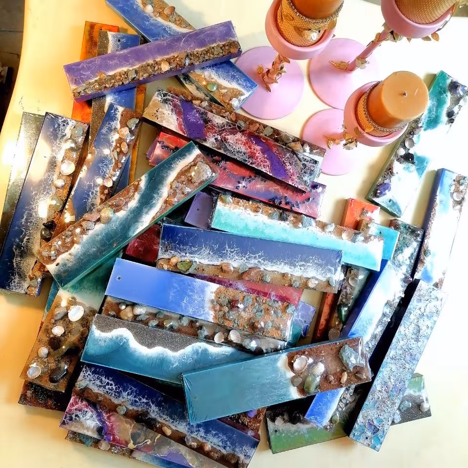 جاعودی رزینی همراه یک عود