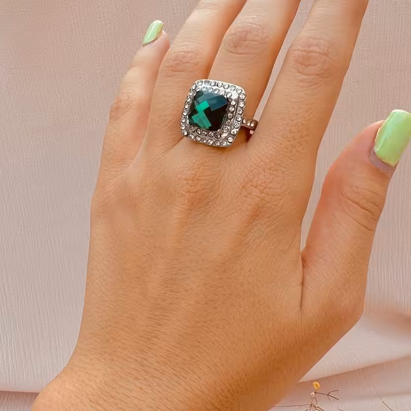 انگشتر مربعی نگین سبز دولاین نگین استیل