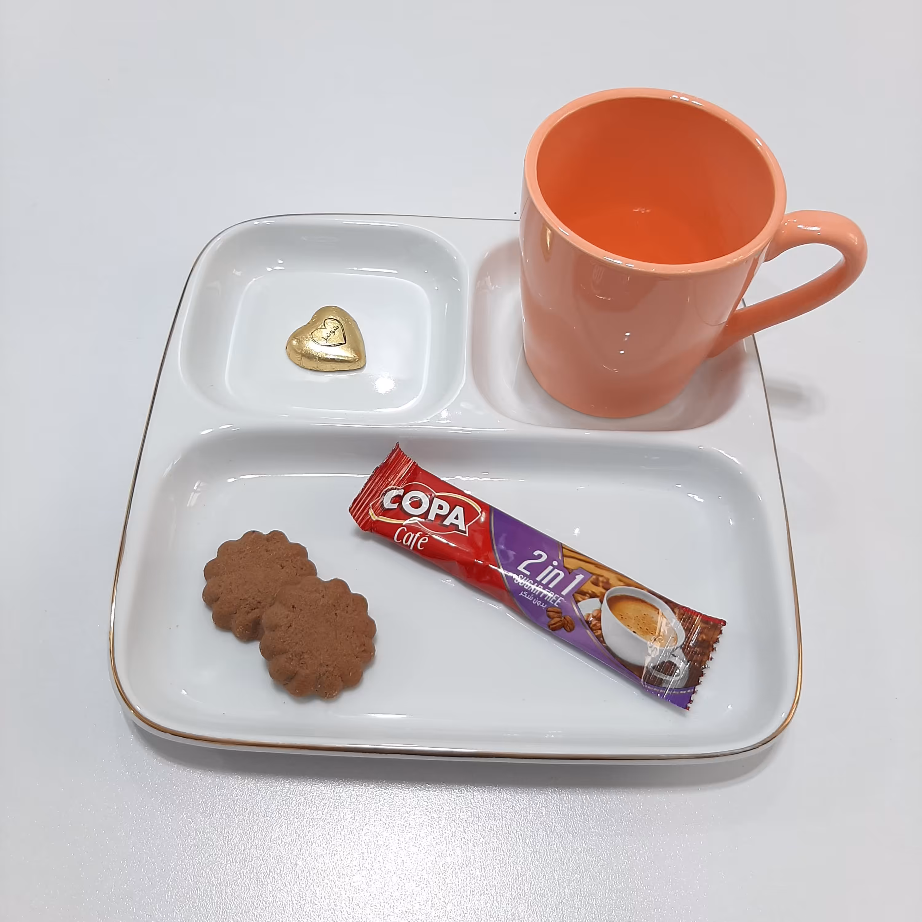 صبحانه خوری چینی سه خانه لب طلا کیفیت اصلی و درجه یک24سانتیمتری