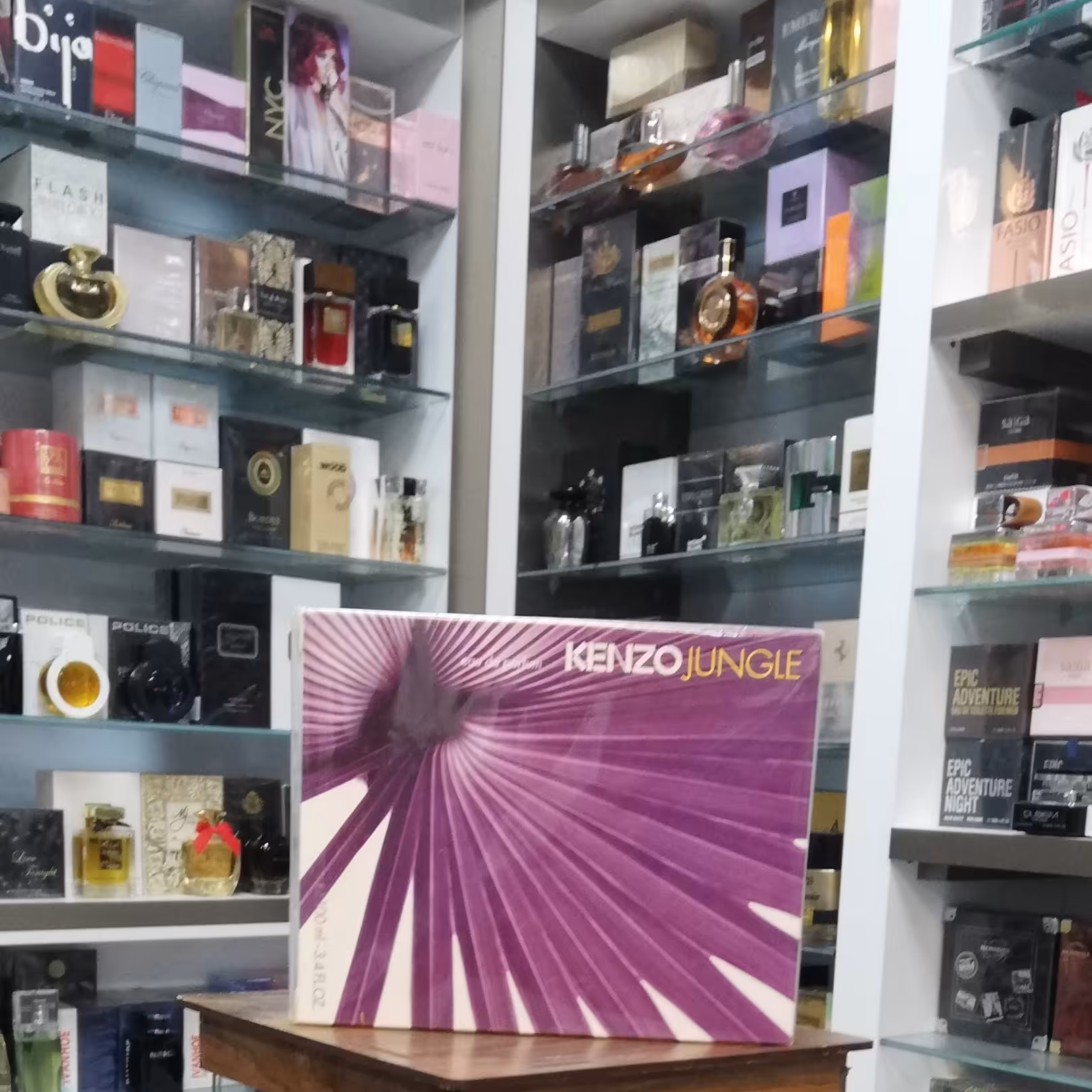 عطر کنزو جانگل زنانه ادو پرفیوم

KENZO JUNGLE EDP

