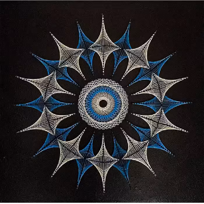 تابلو میخ و نخ طرح گل آبی