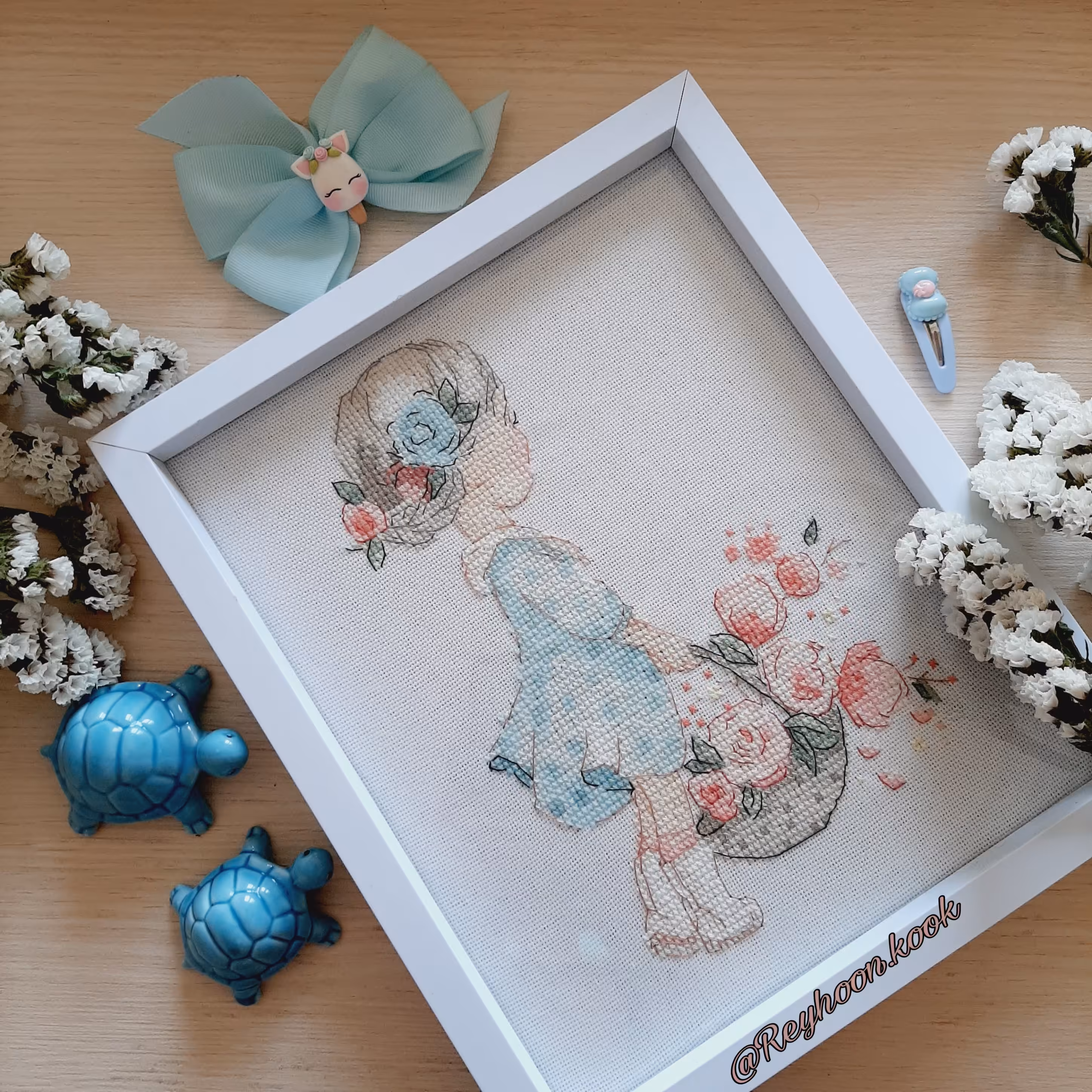 قاب و تابلو شماره دوزی دخترانه مناسب برای سیسمونی و اتاق کوچولوها