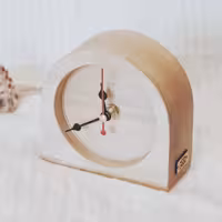 ساعت چوبی رومیزی دستساز با موتور آرام گرد