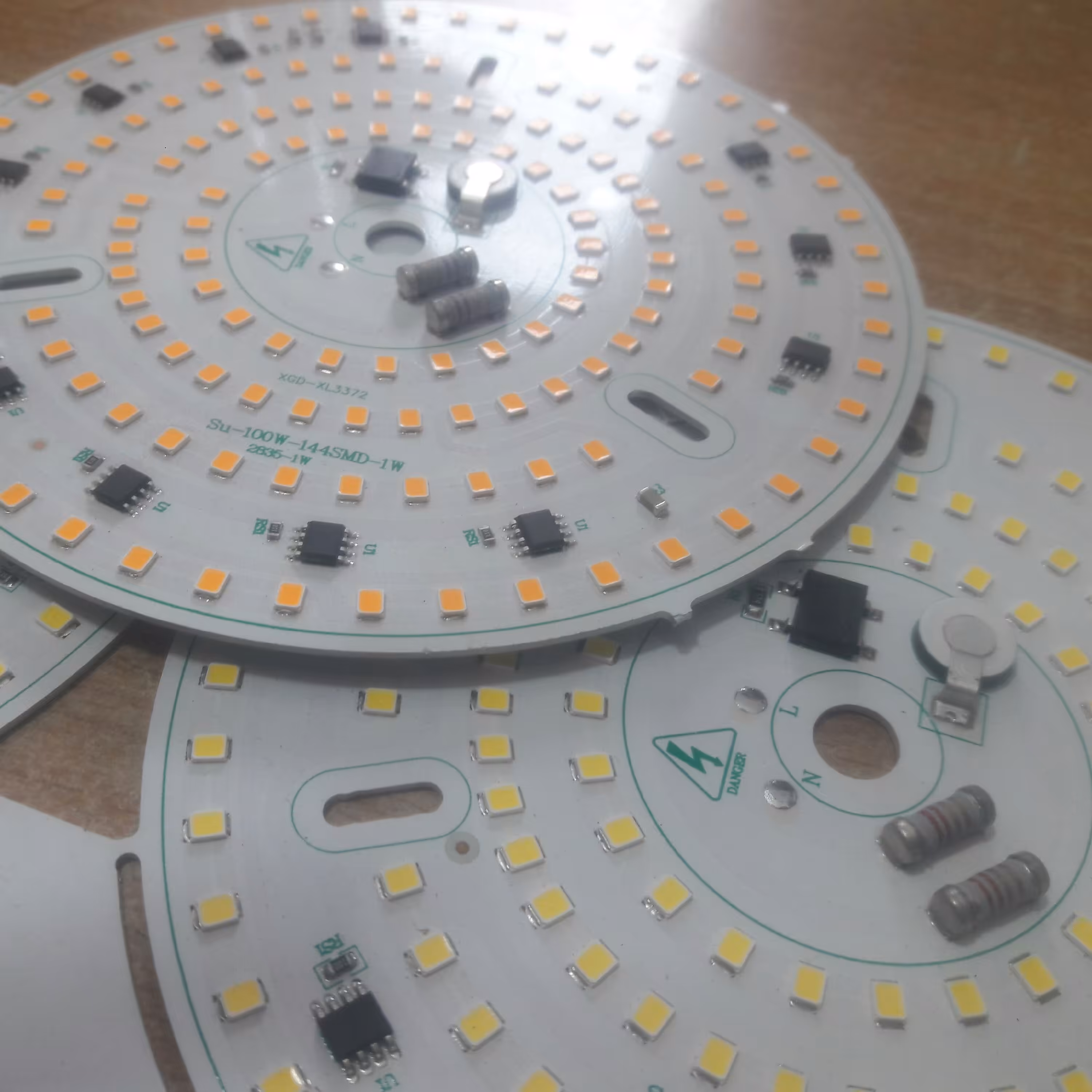 چیپ DOB 100w گرد آفتابی 220v برق مستقیم XGD آفتابی قطر135mm کیفیت برتر بازار
