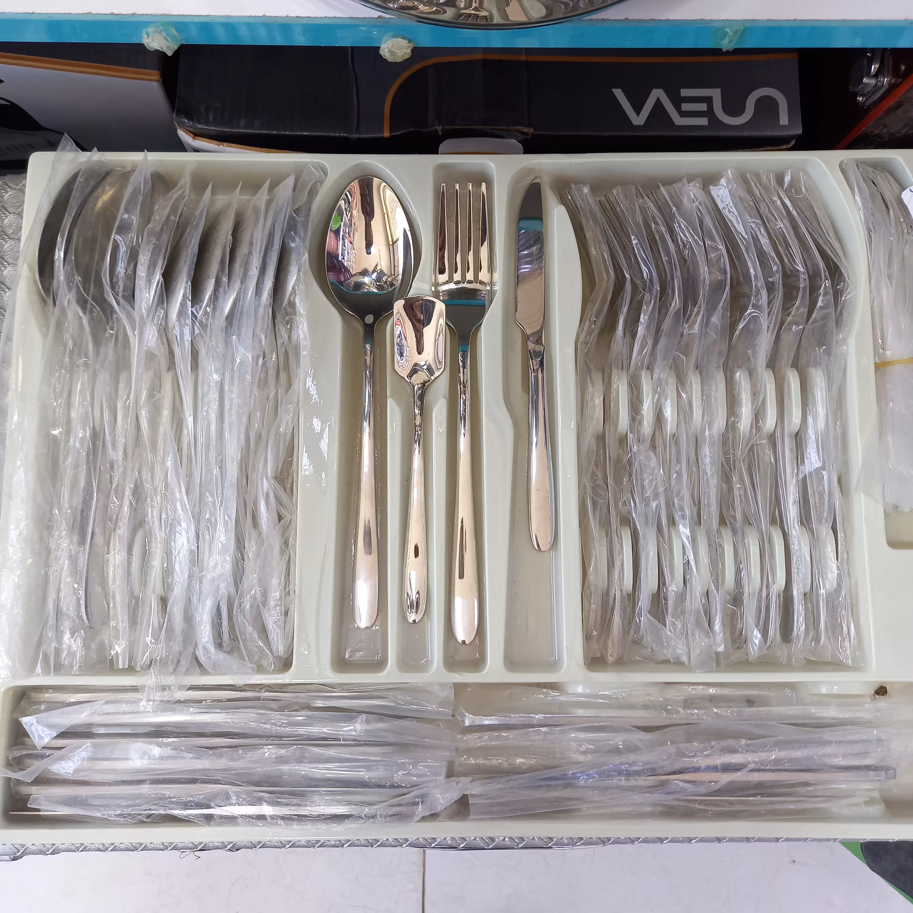 سرویس قاشق و چنگال یونیک 24 نفره 144 پارچه مدل دونا ساده همراه جعبه  آلمانی حکاکی شده تضمینی