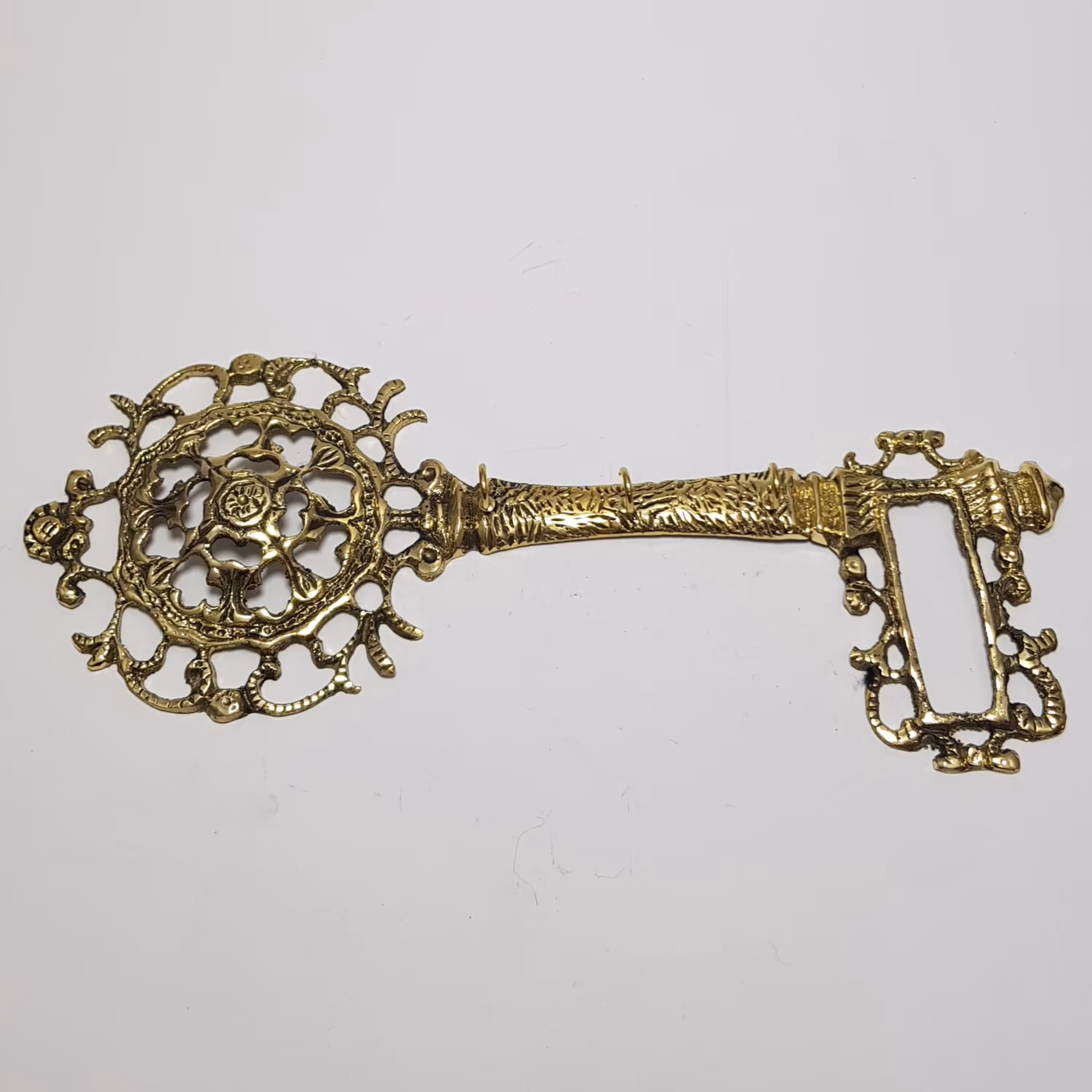 جا کلیدی برنجی طرح کلید بزرگ با 3 حلقه آویز