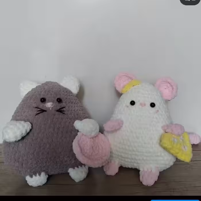 گربه و موش فانتزی قلاب بافی شده با کاموای مخملی ترک قابل سفارش در رنگ های دلخواه