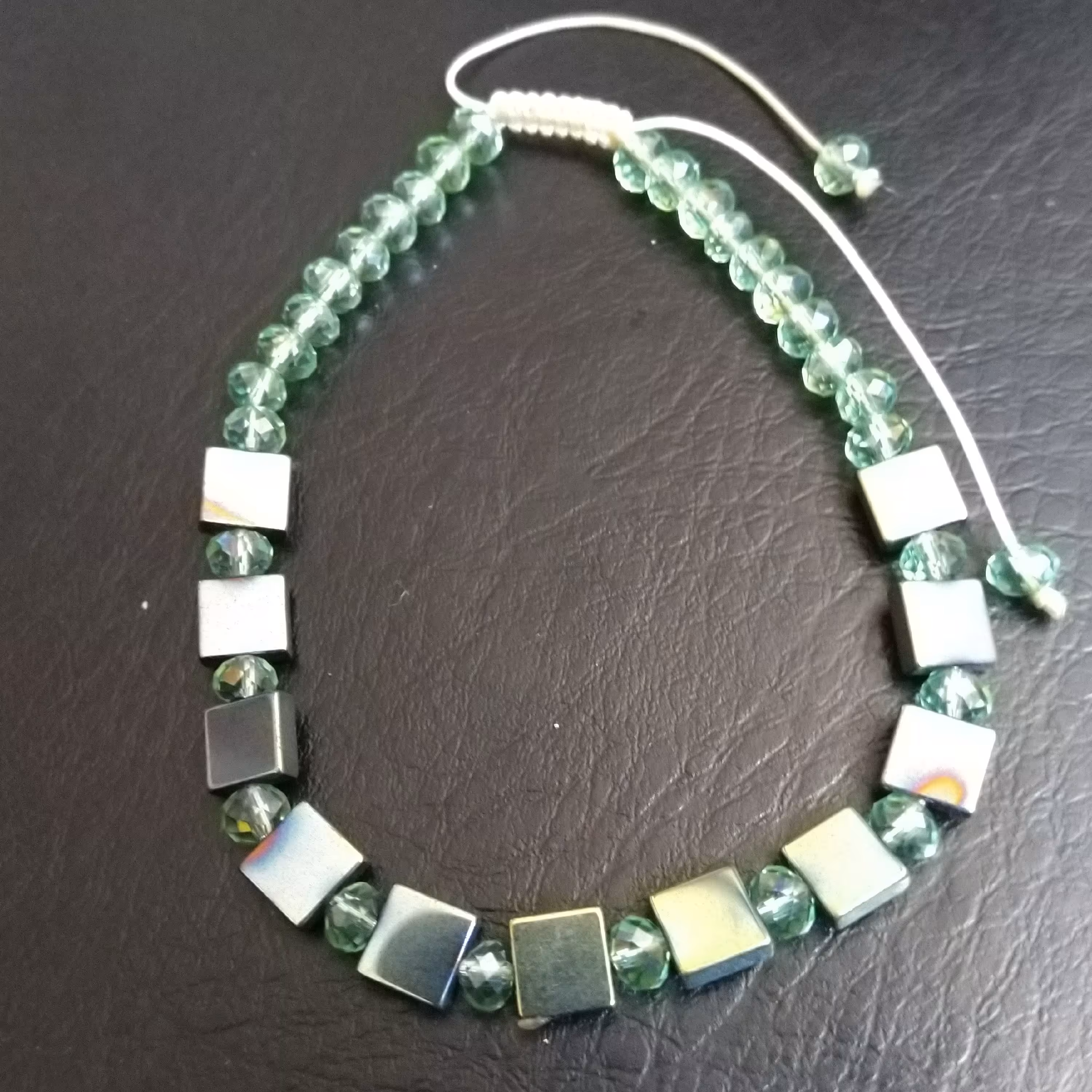 دستبند کریستال و حدید مربعی