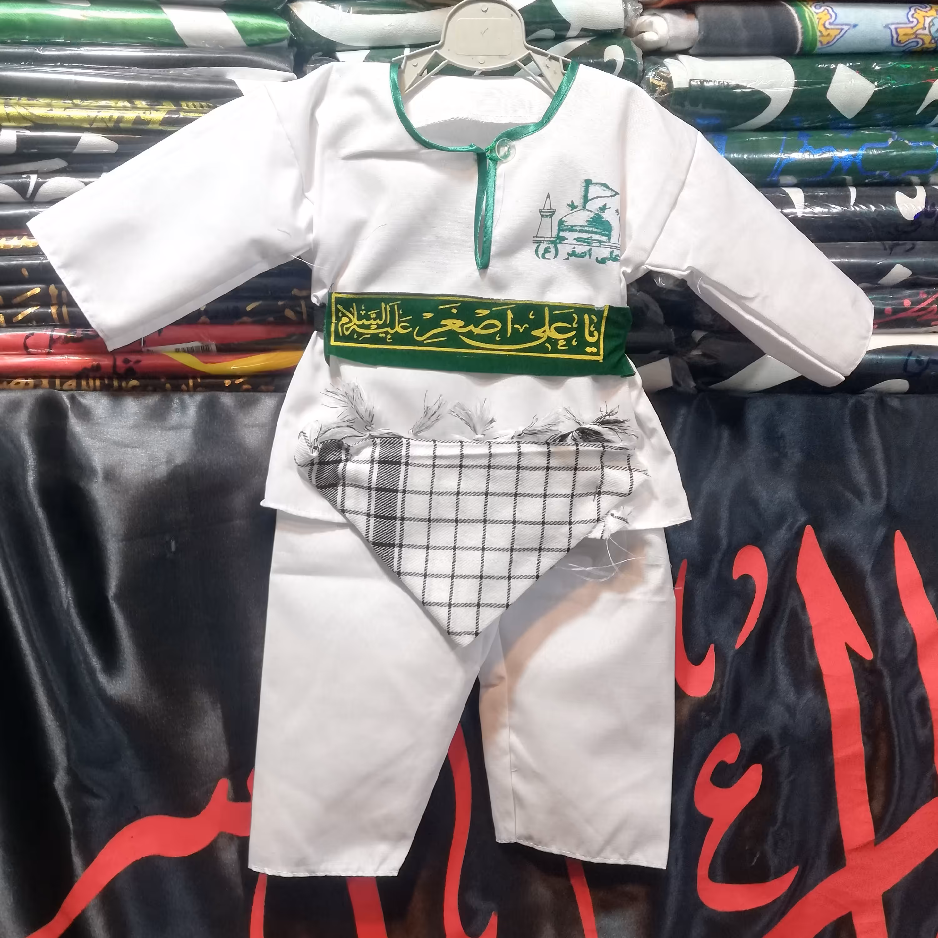 لباس سقا حضرت علی اصغر در رنگ سفید و سایز1و2 مناسب 6تا 12ماه لطفا قبل سفارش موجودی بگیرید