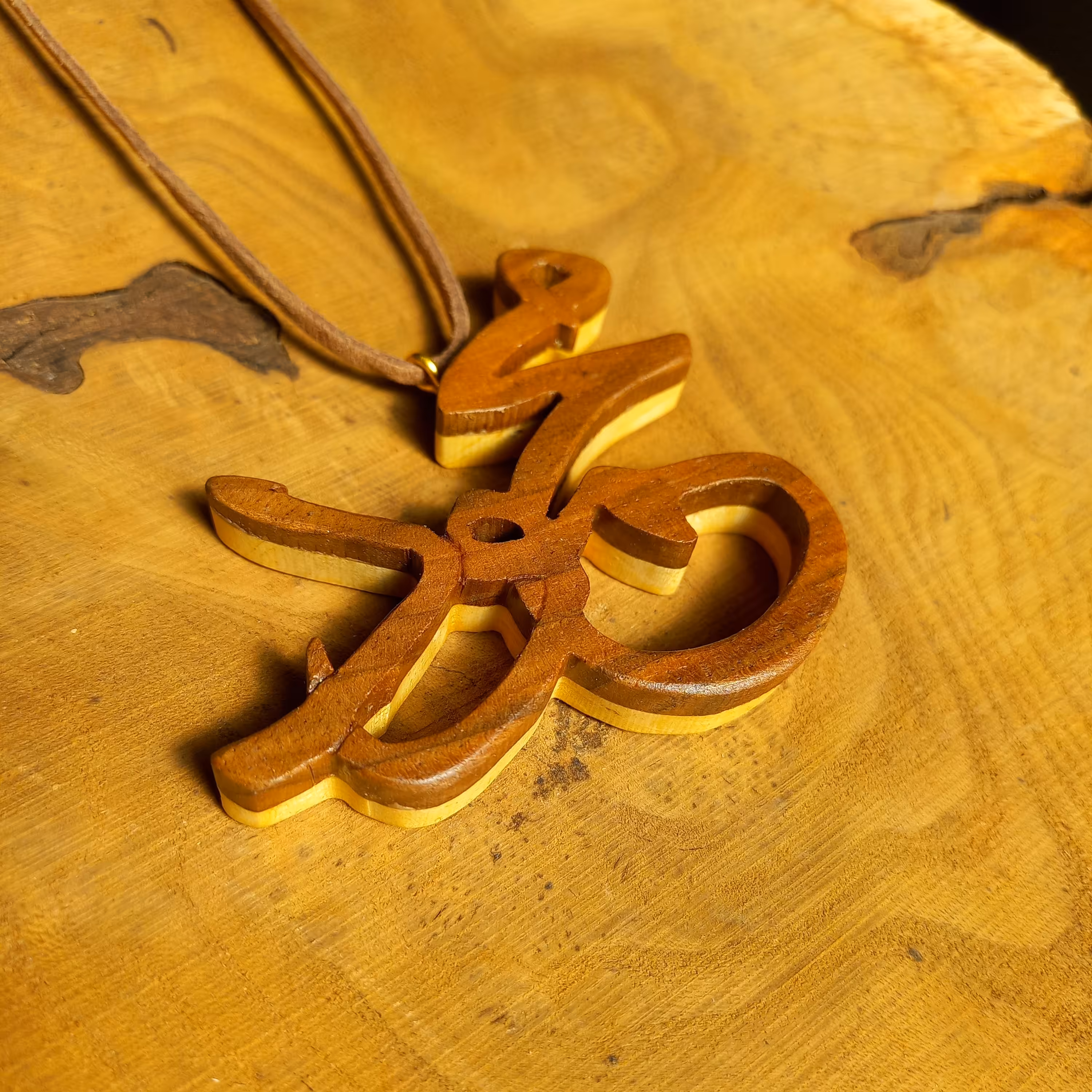 گردنبند چوبی اسم